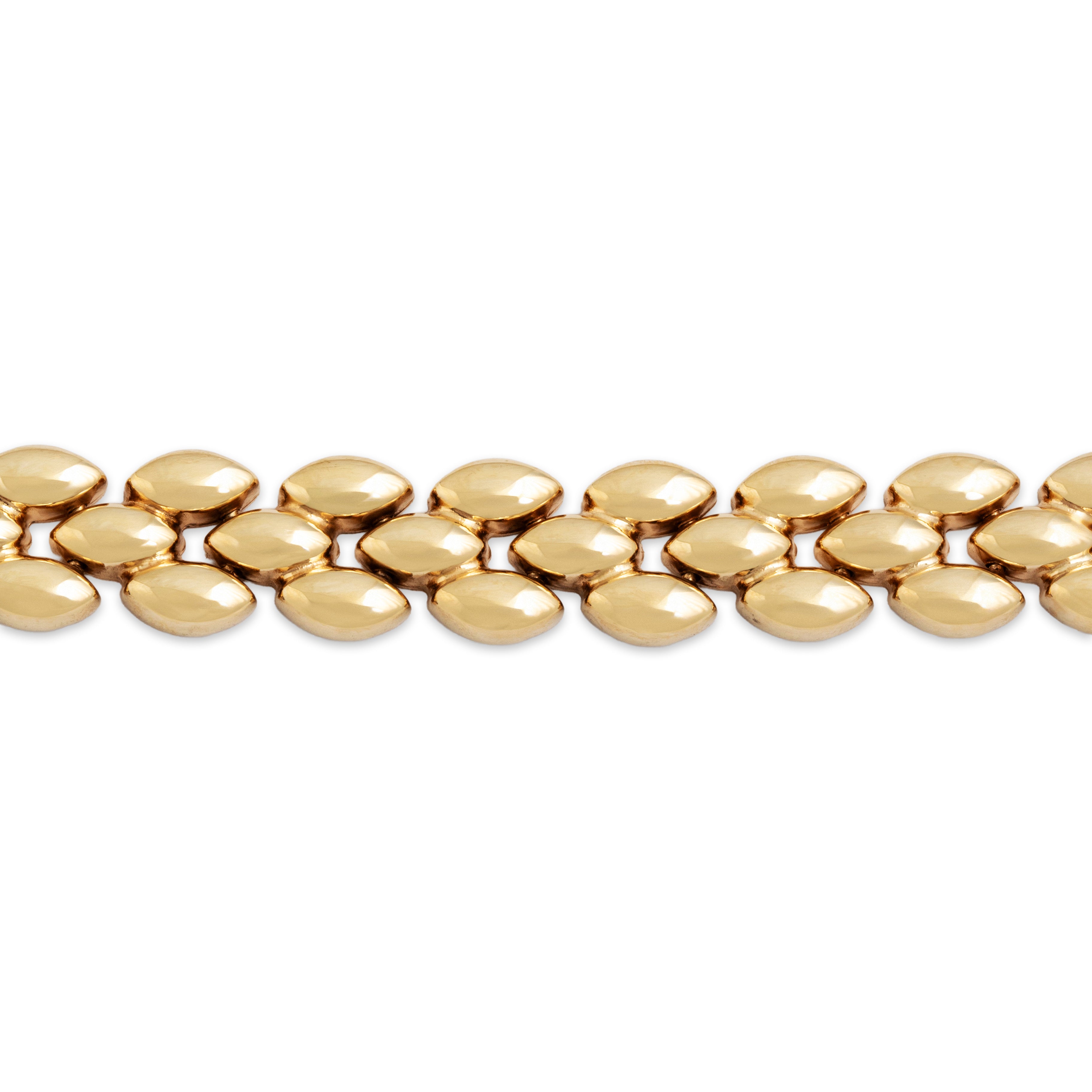 Vintage Italian 14k Yellow Gold Sophisticated Oval Link Bracelet - Close-up view