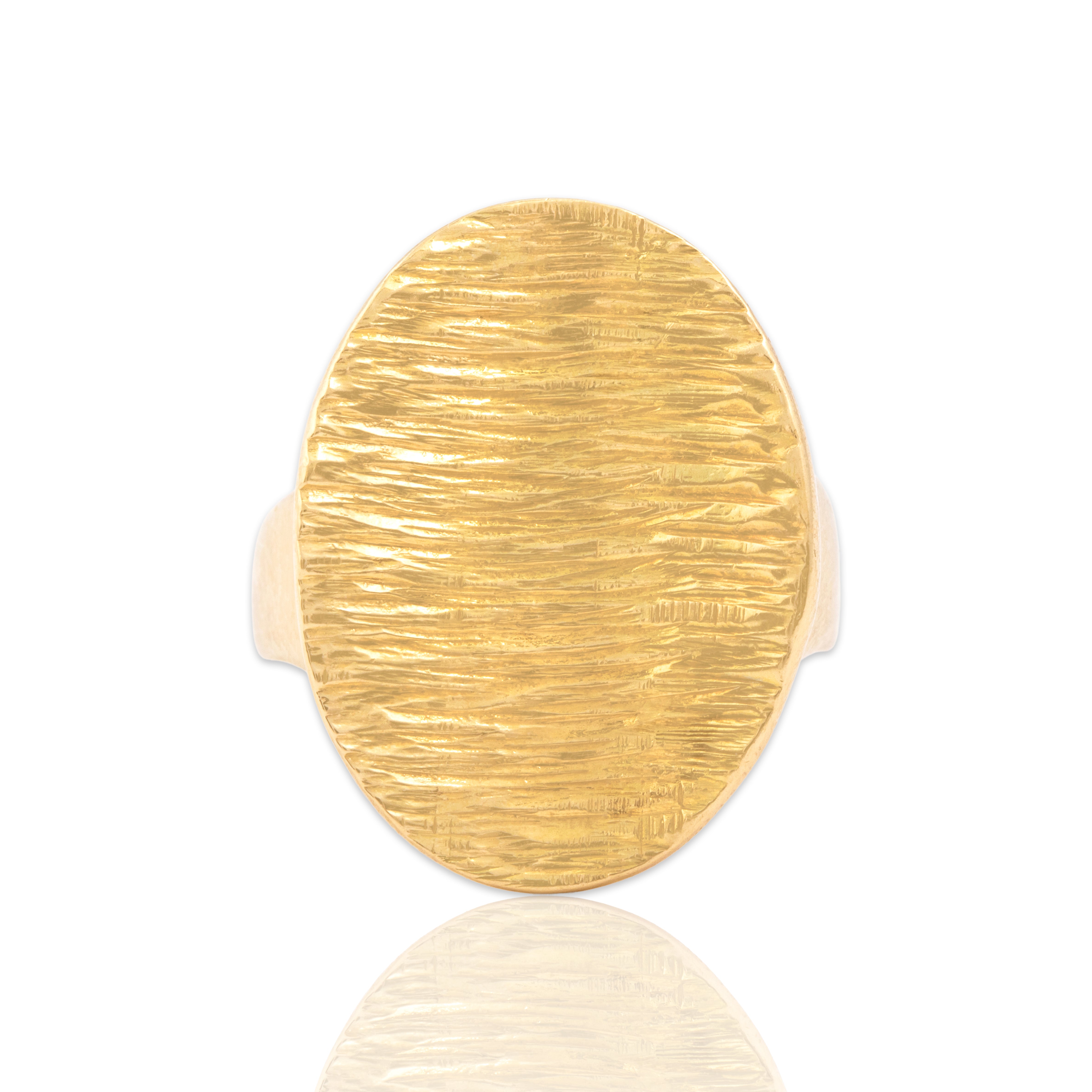 Vintage Italian 18k Yellow Gold Fun Bold Textured Oval Statement Ring - Close-up view