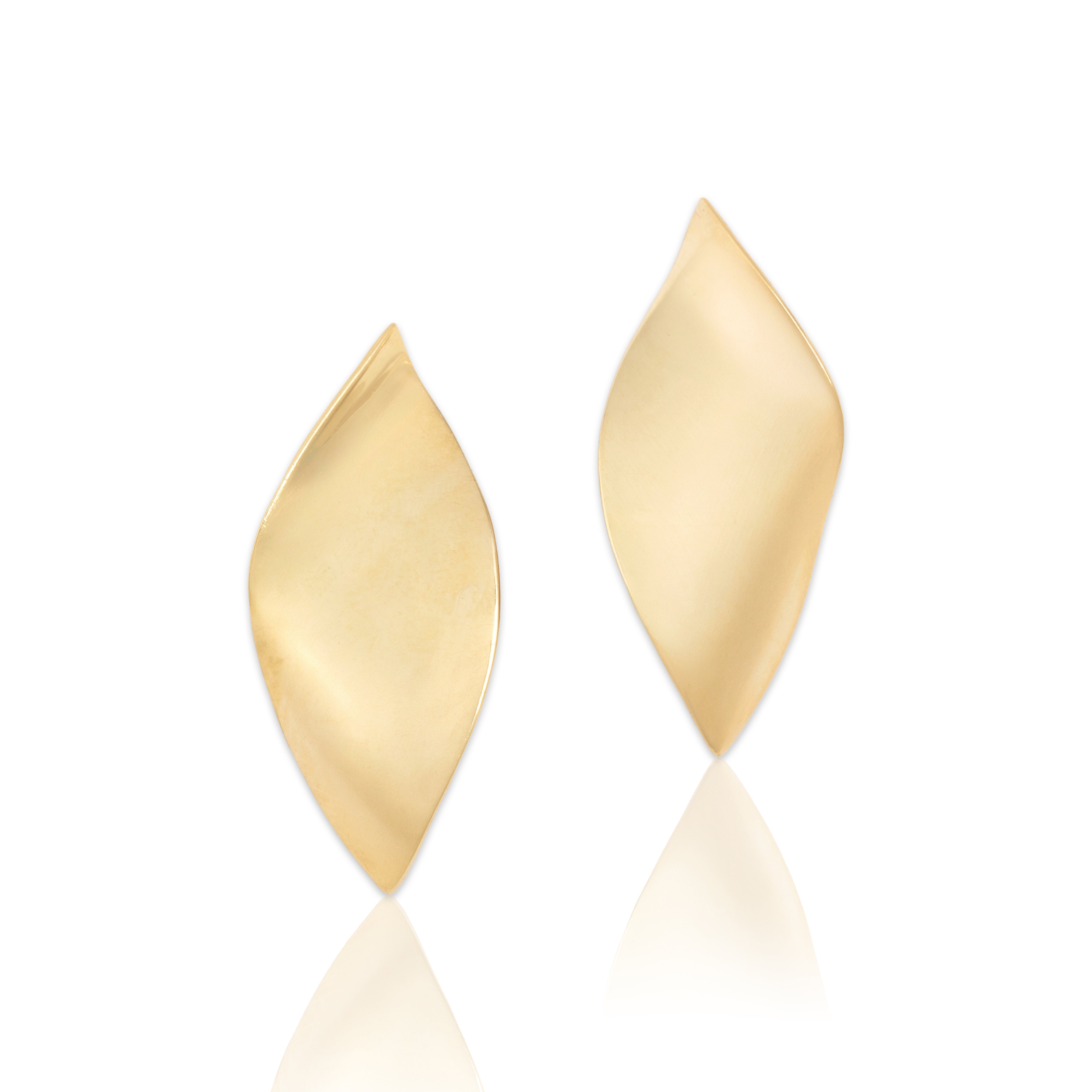 Vintage 14k Yellow Gold Abstract Freeform Twist Earrings - Close-up view