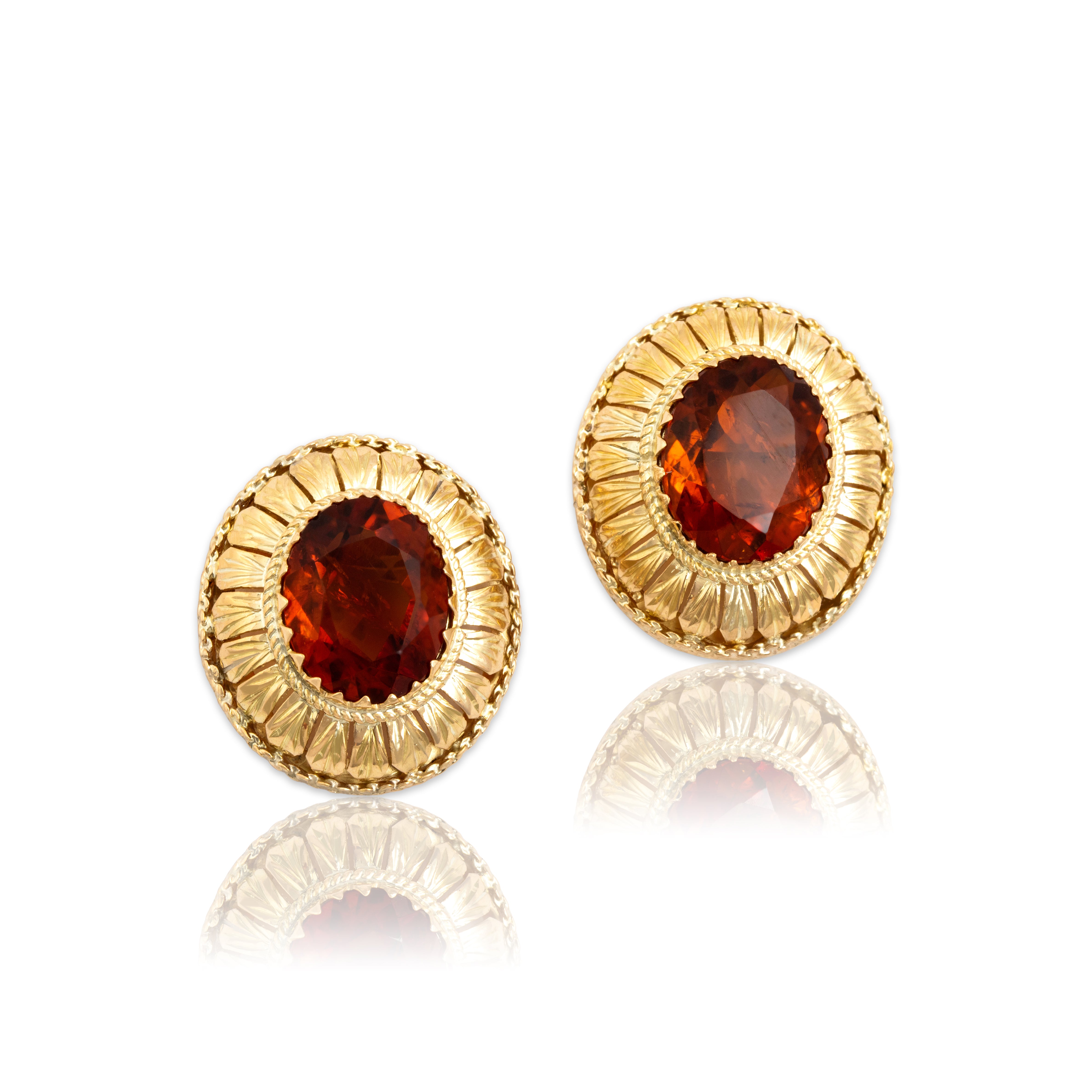 Vintage Large 14k Yellow Gold Amber Oval Foliated Pattern Stud Earrings - Close-up view