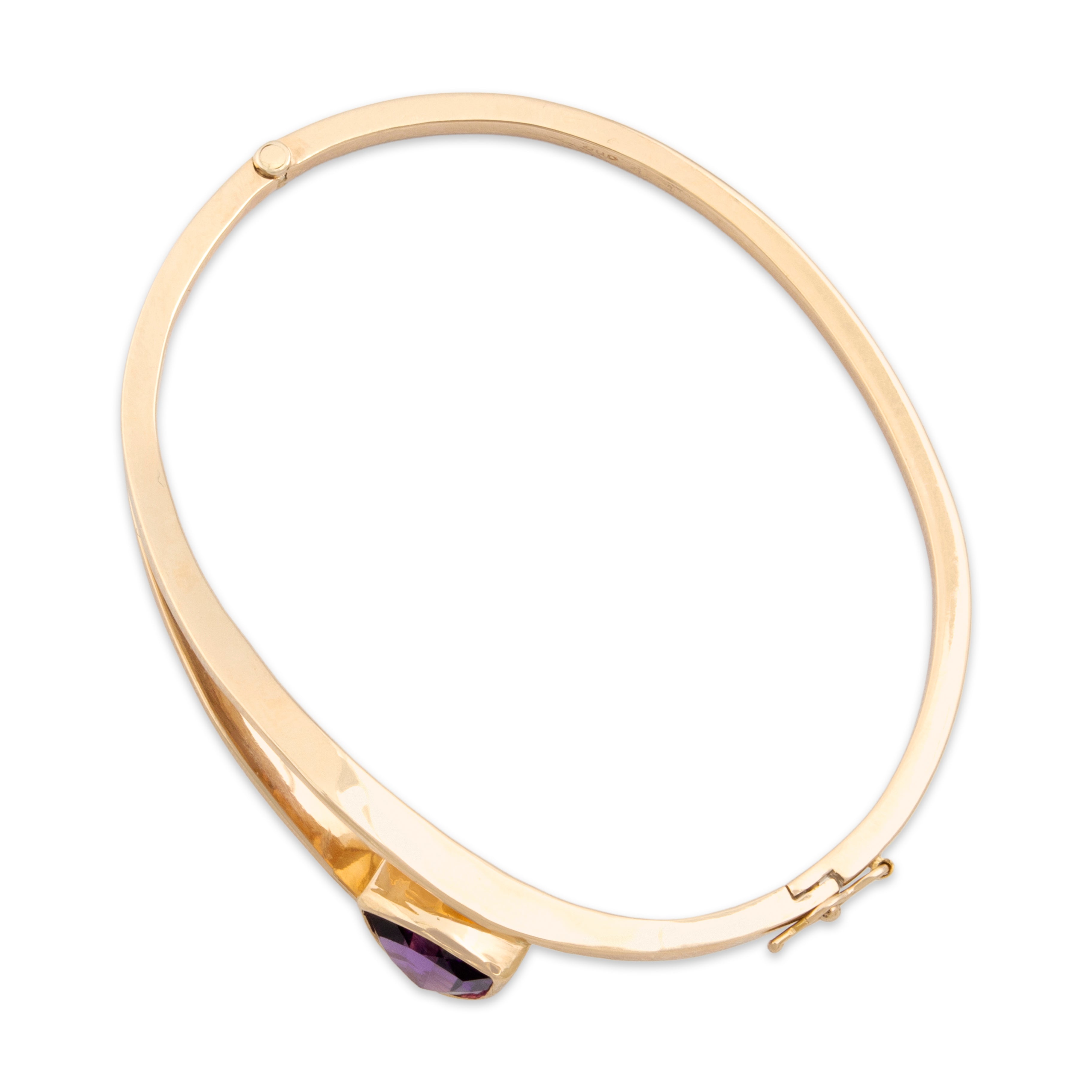 Vintage 14k Yellow Gold Amethyst Sleek Modern Trilliant Twist Bangle Bracelet - detail view #3