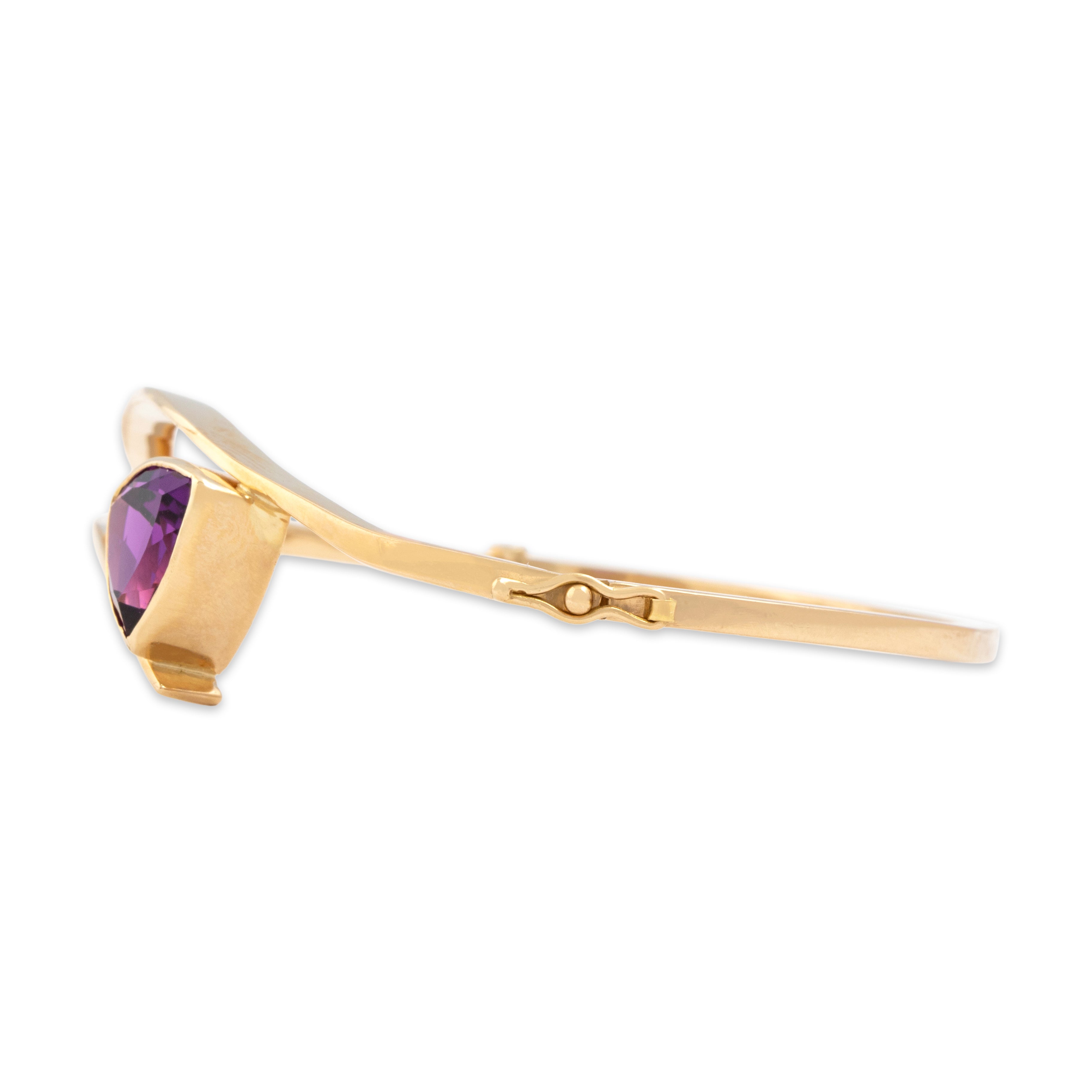 Vintage 14k Yellow Gold Amethyst Sleek Modern Trilliant Twist Bangle Bracelet - Side view