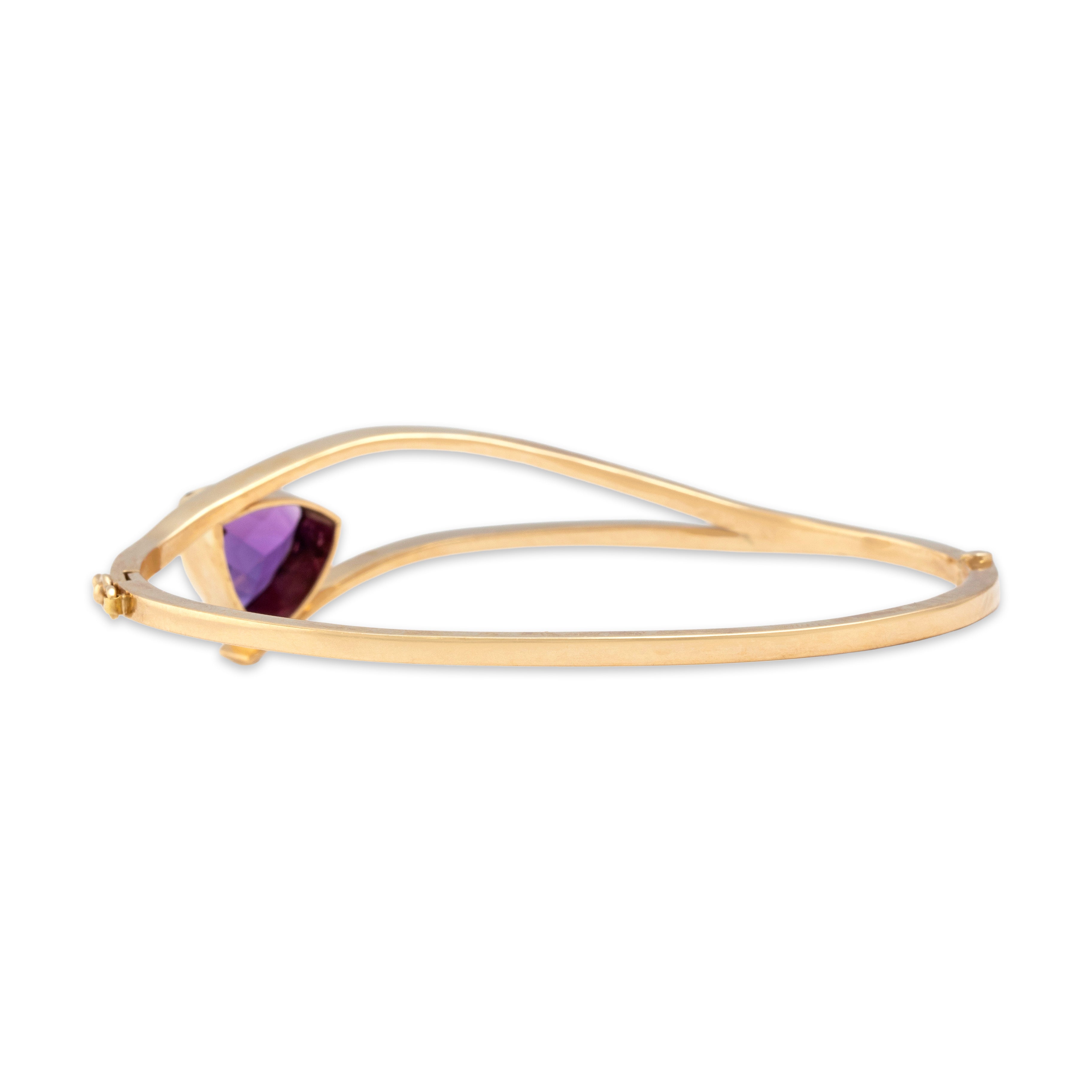Vintage 14k Yellow Gold Amethyst Sleek Modern Trilliant Twist Bangle Bracelet - detail view #1
