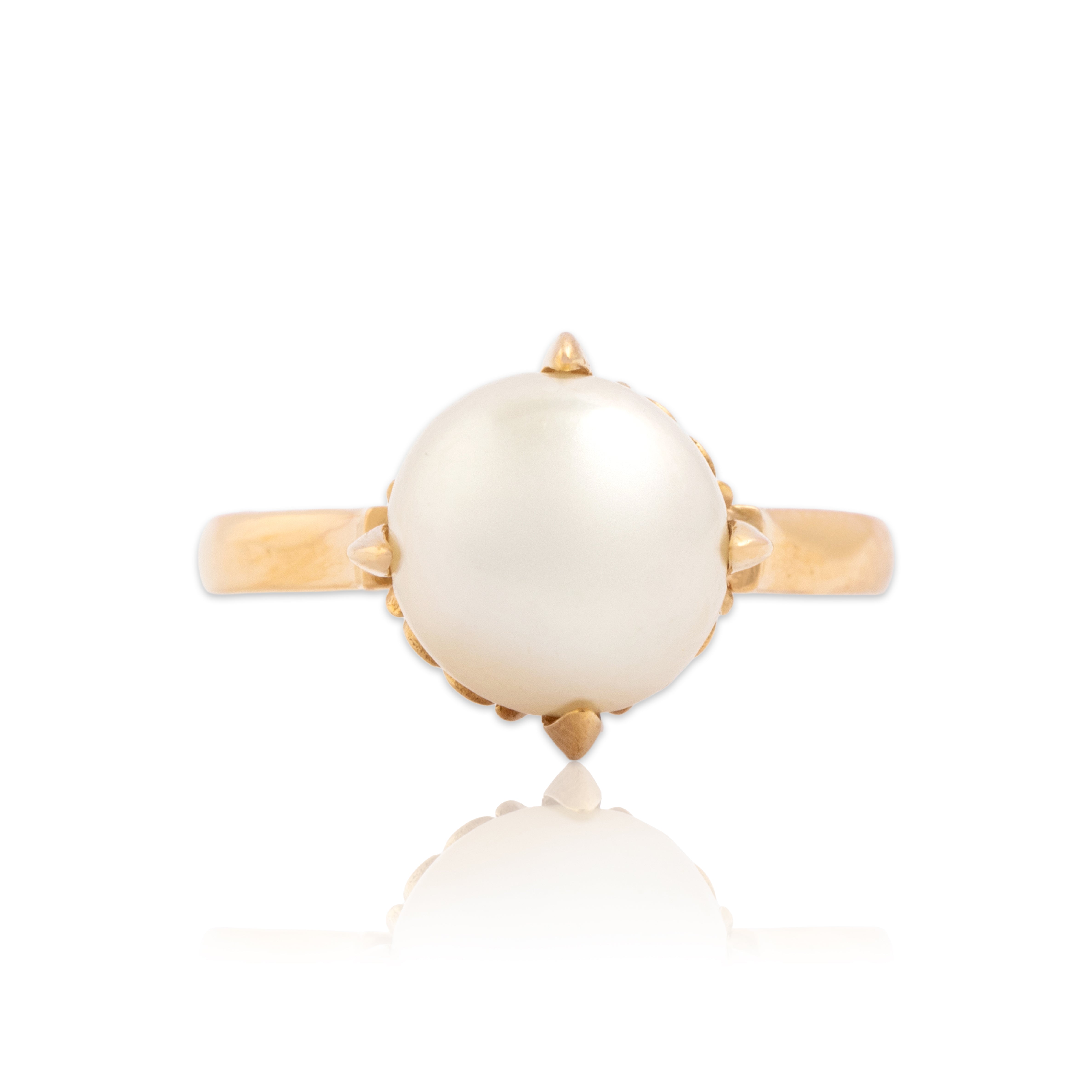 Vintage 18k Yellow Gold Pearl Romantic Heart Set Ring - Close-up view