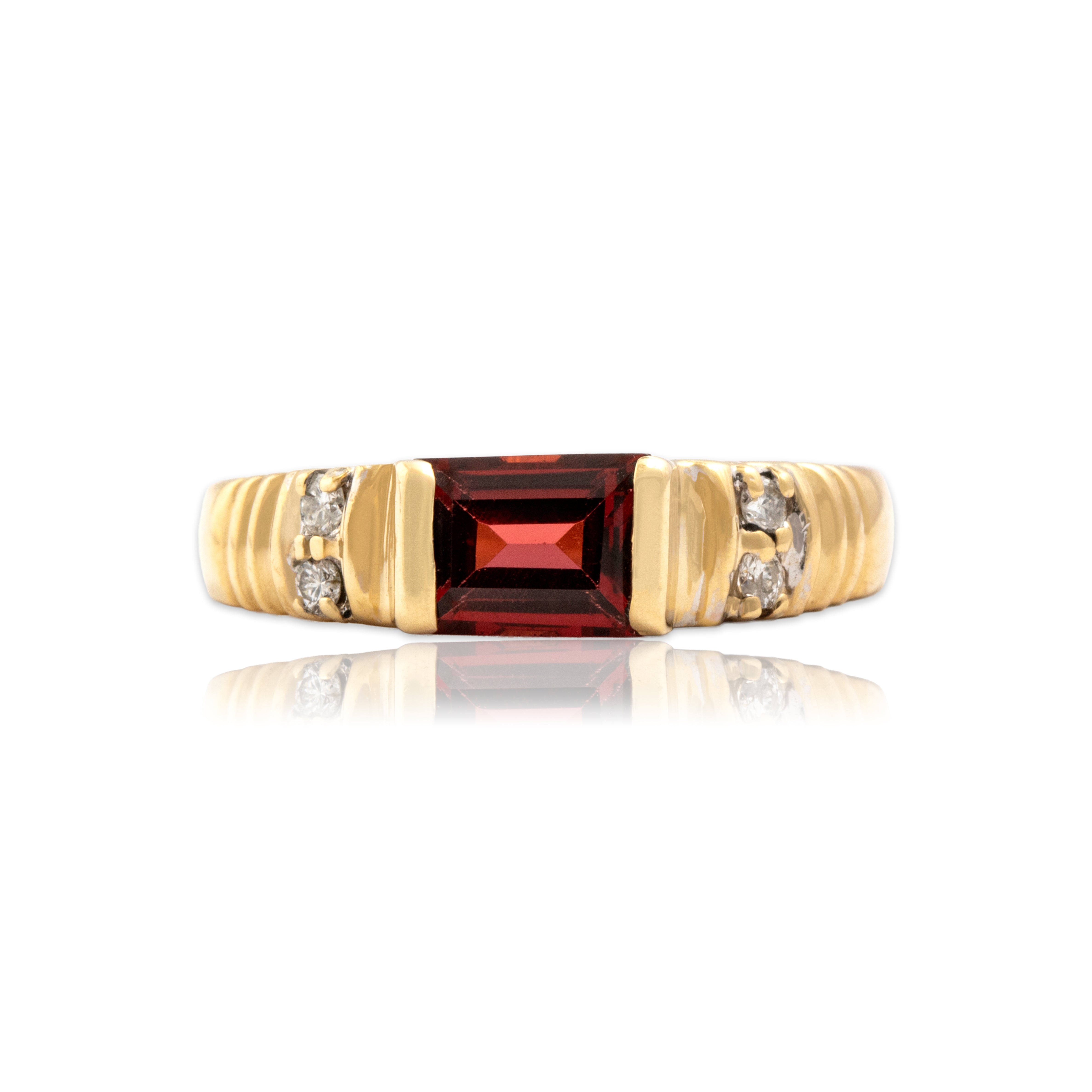 Vintage 14k Yellow Gold 1.23ct Garnet Diamond Fabulous Ribbed Shoulder East-West Setting Ring - Close-up view