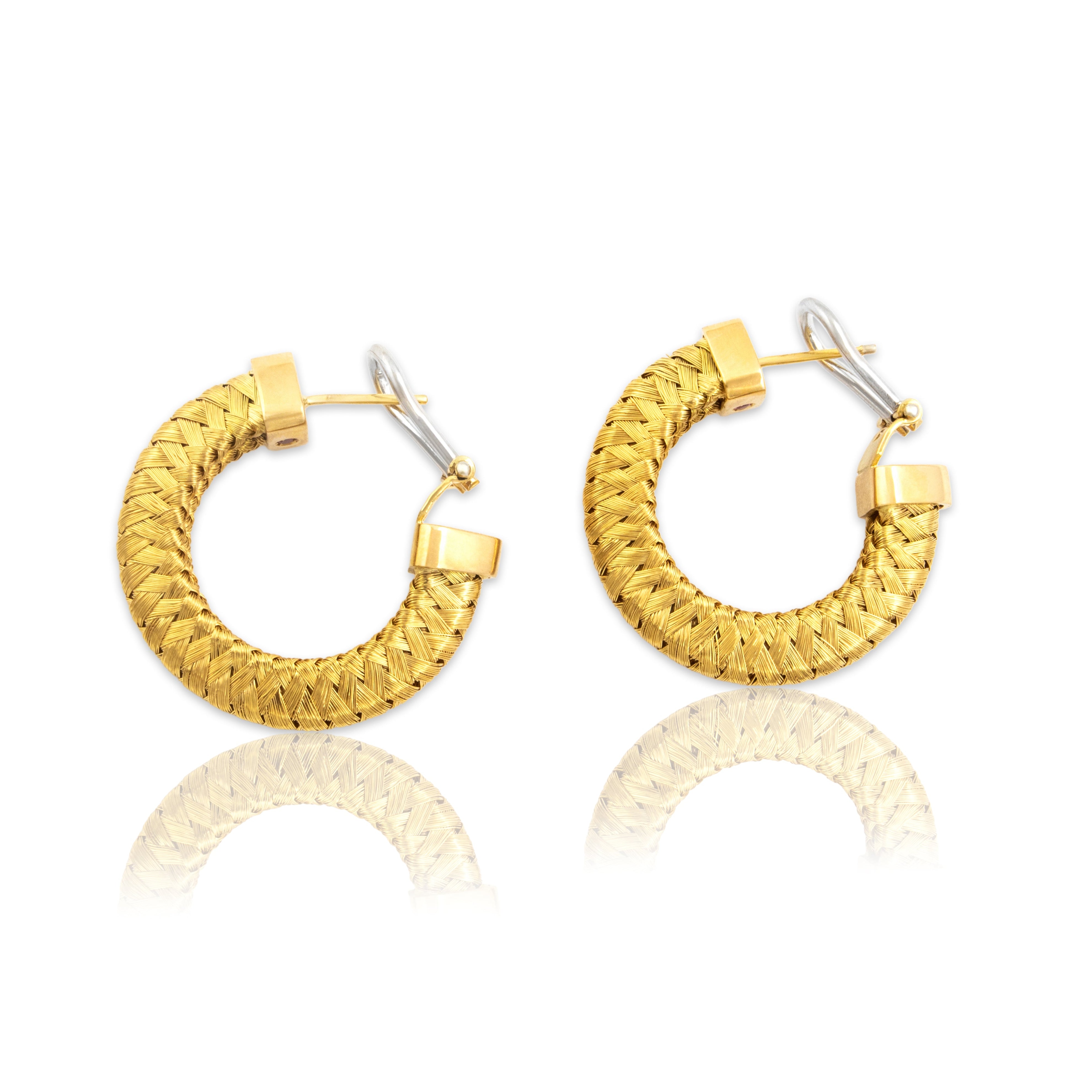 Vintage Roberto Coin Italian 18k Yellow Gold Cross Hatched Texture Hoop Earrings - Close-up view
