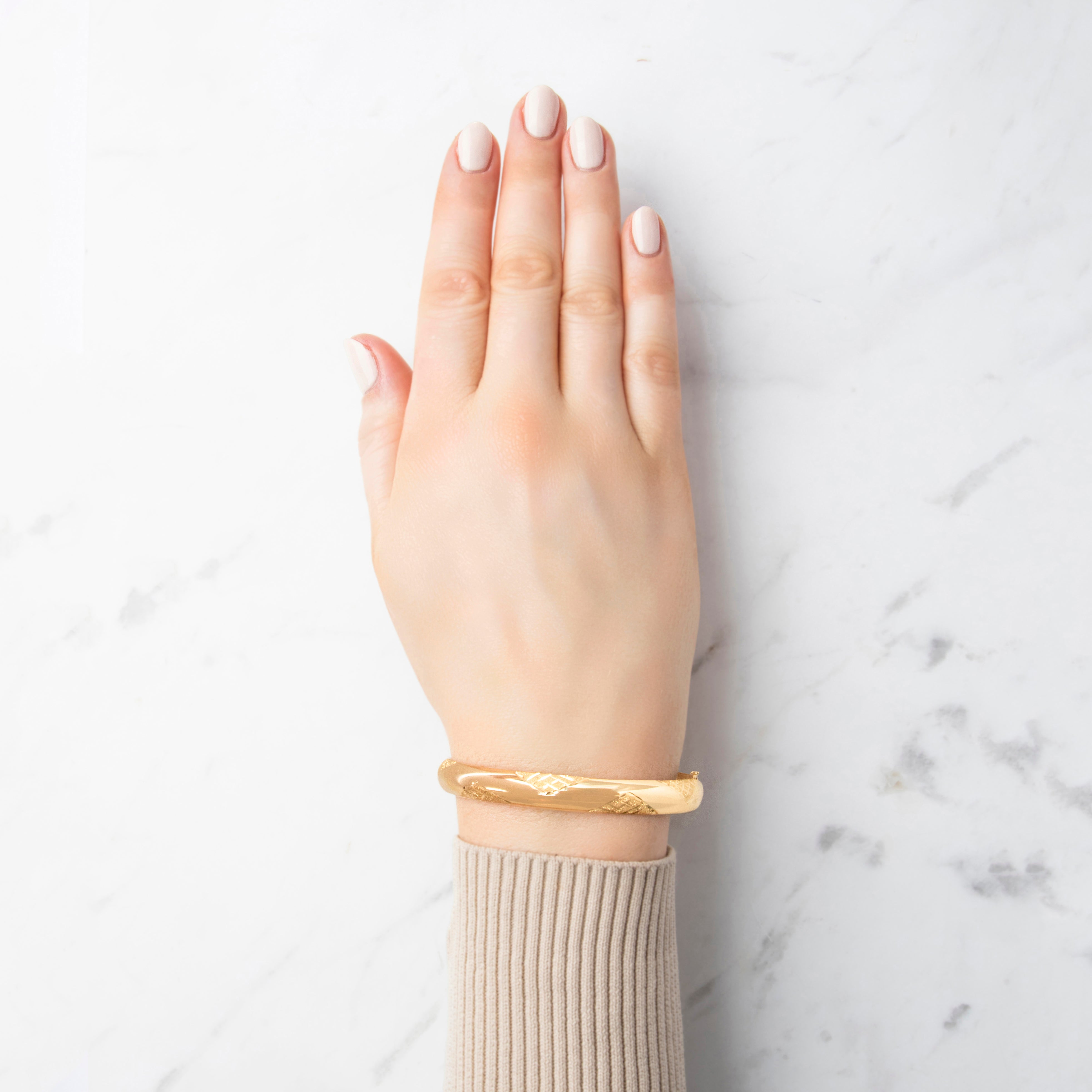 Vintage 14k Yellow Gold Gorgeous Etched Geometric Pattern Bangle Bracelet 7.25