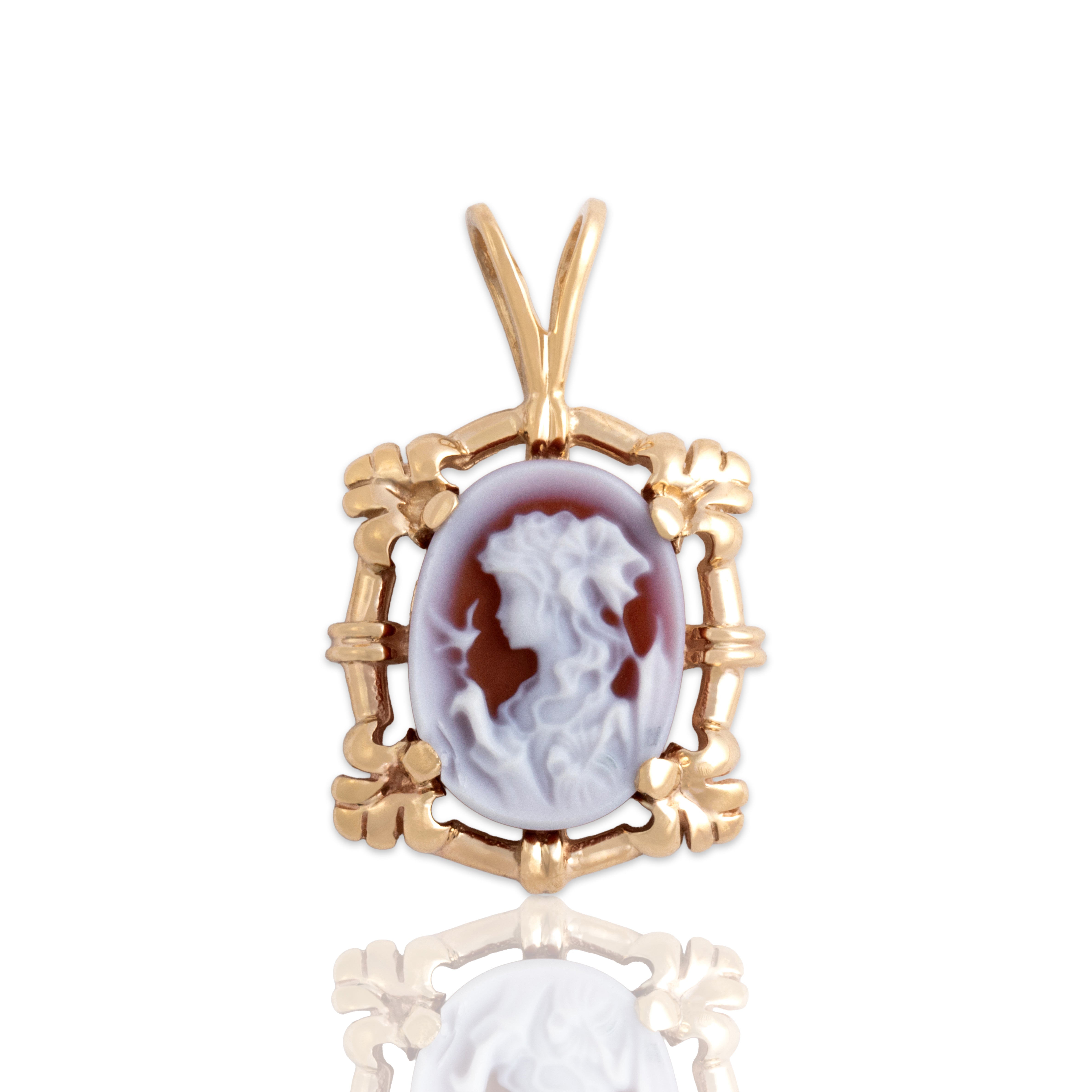 Vintage 9k Yellow Gold Carnelian Striking Framed Figural Cameo Pendant