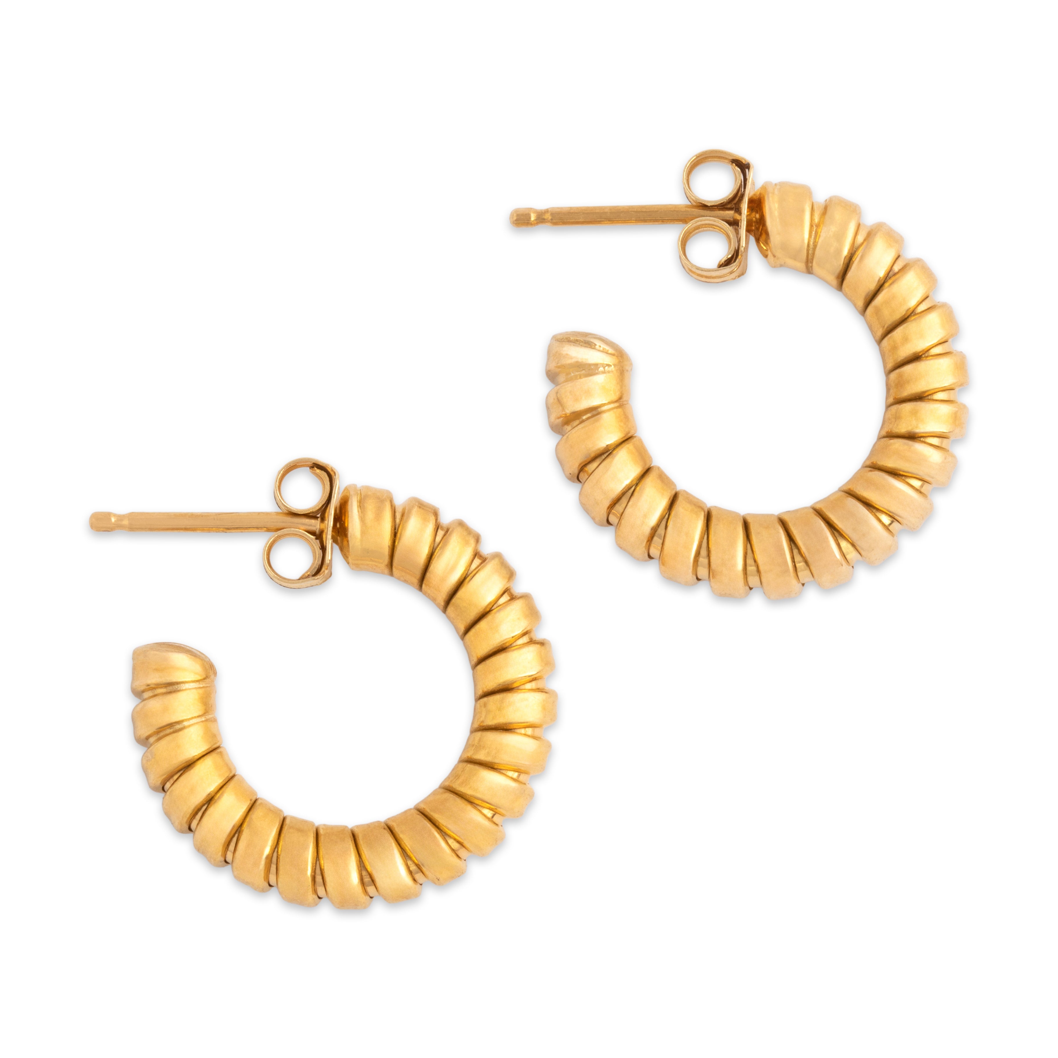 Vintage Italian 18k Yellow Gold Ribbed Hoop Earrings - Side view