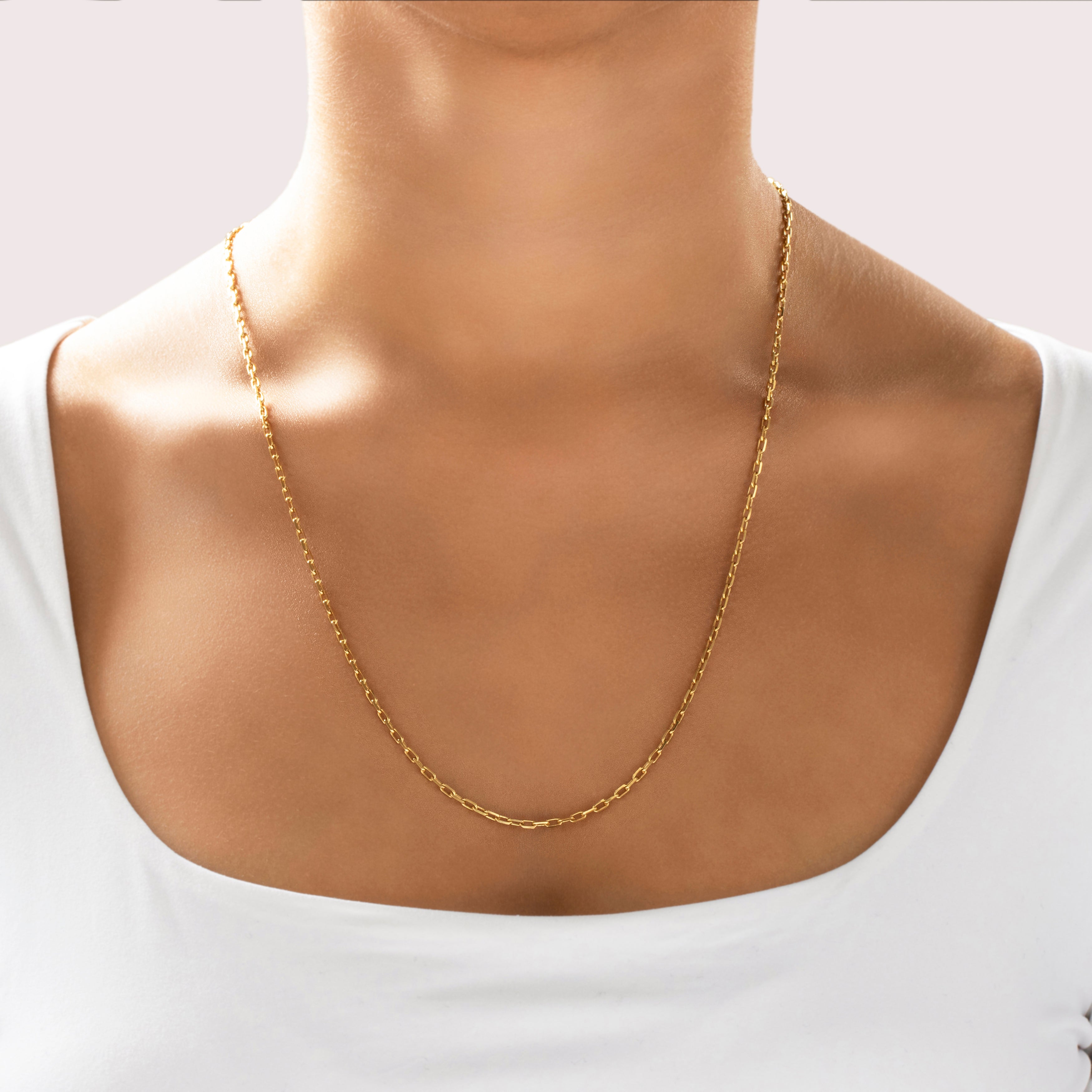 Vintage Italian 18k Yellow Gold Gleaming Cable Chain Necklace - On model view