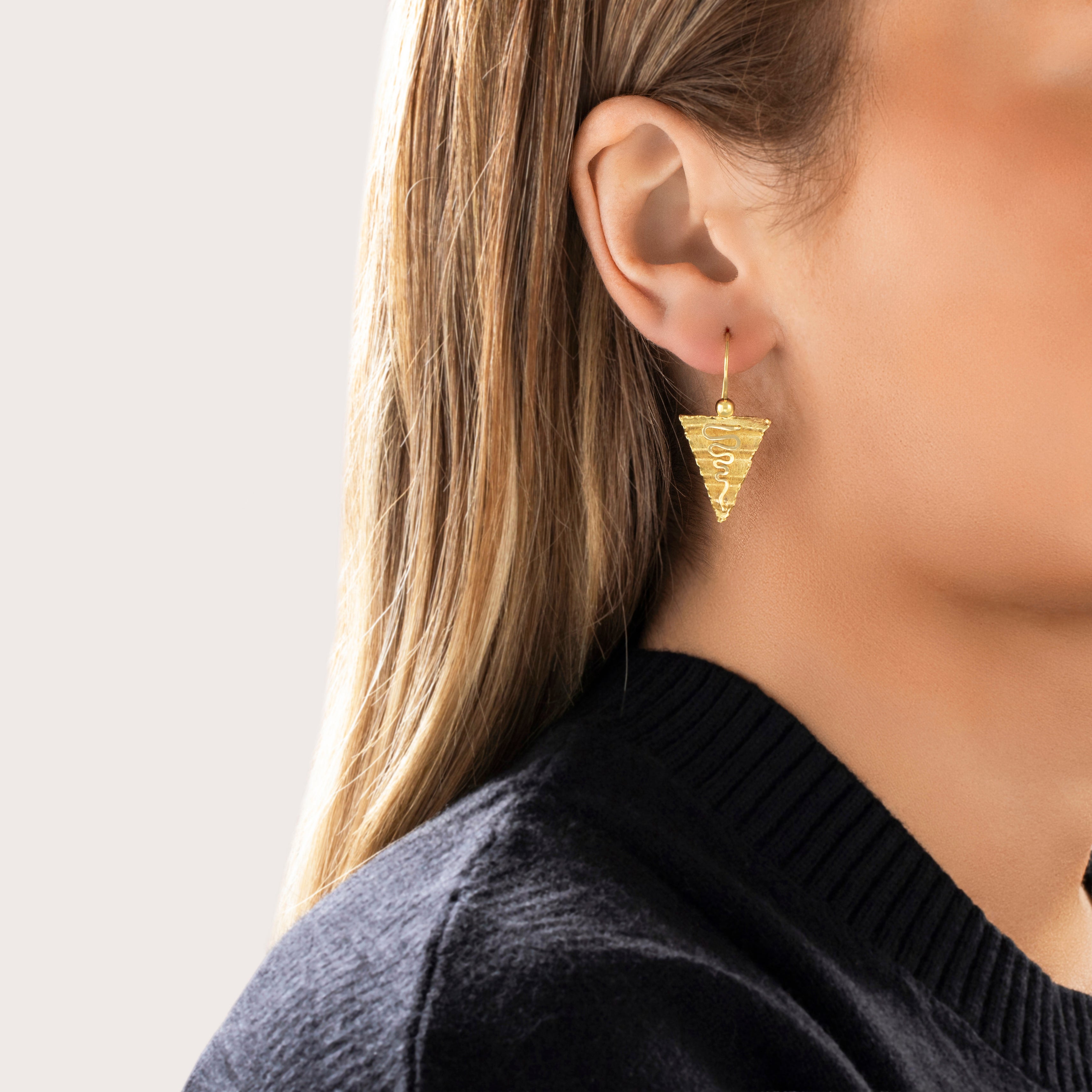 Vintage Italian 18k Yellow Gold Funky Artistic Wiggly Triangle Drop Earrings - On model view