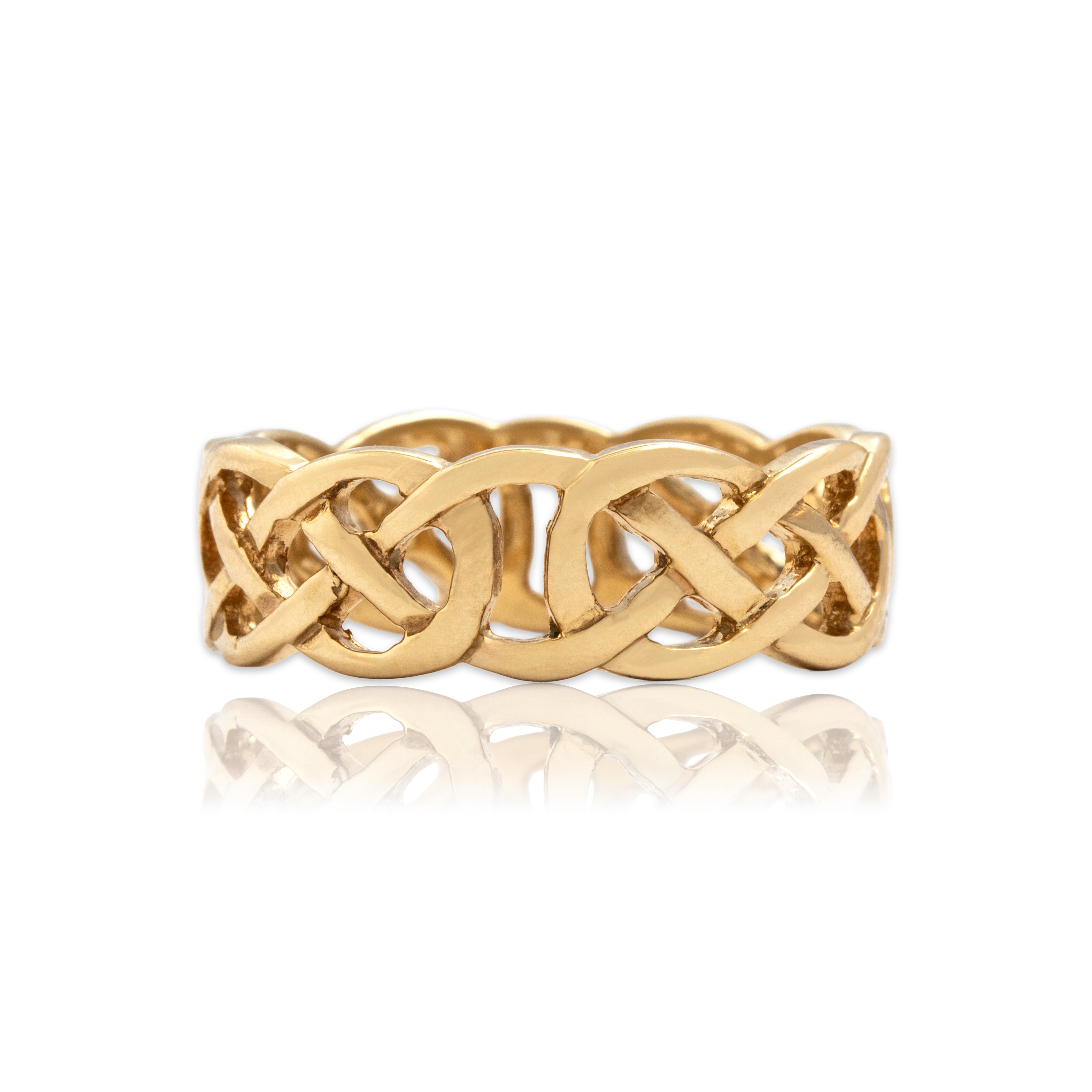 Vintage 9k Yellow Gold Celtic Knot Ring - Close-up view