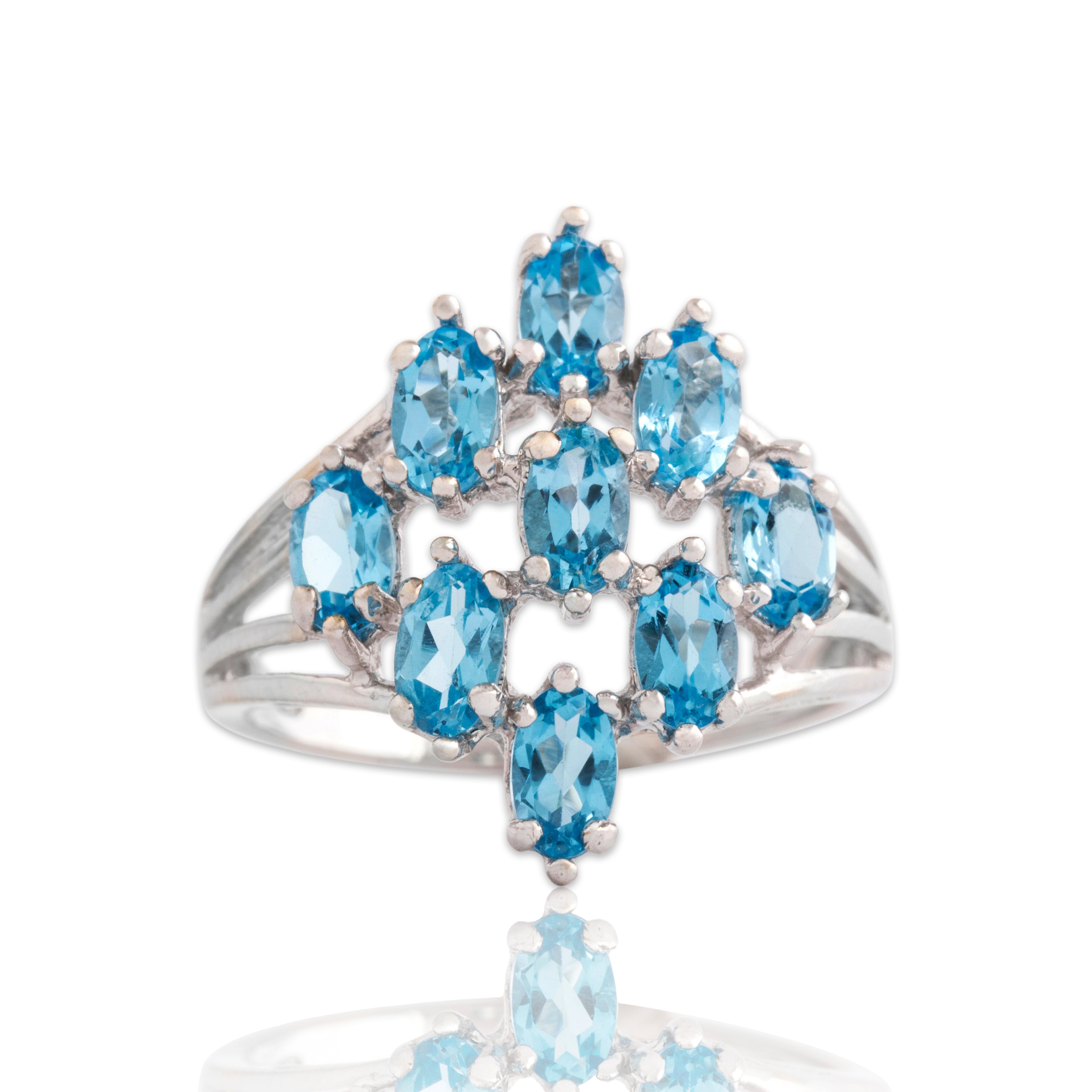 Vintage 10k White Gold 2.02cttw Blue Topaz Raindrop Oval Cluster Ring - Close-up view