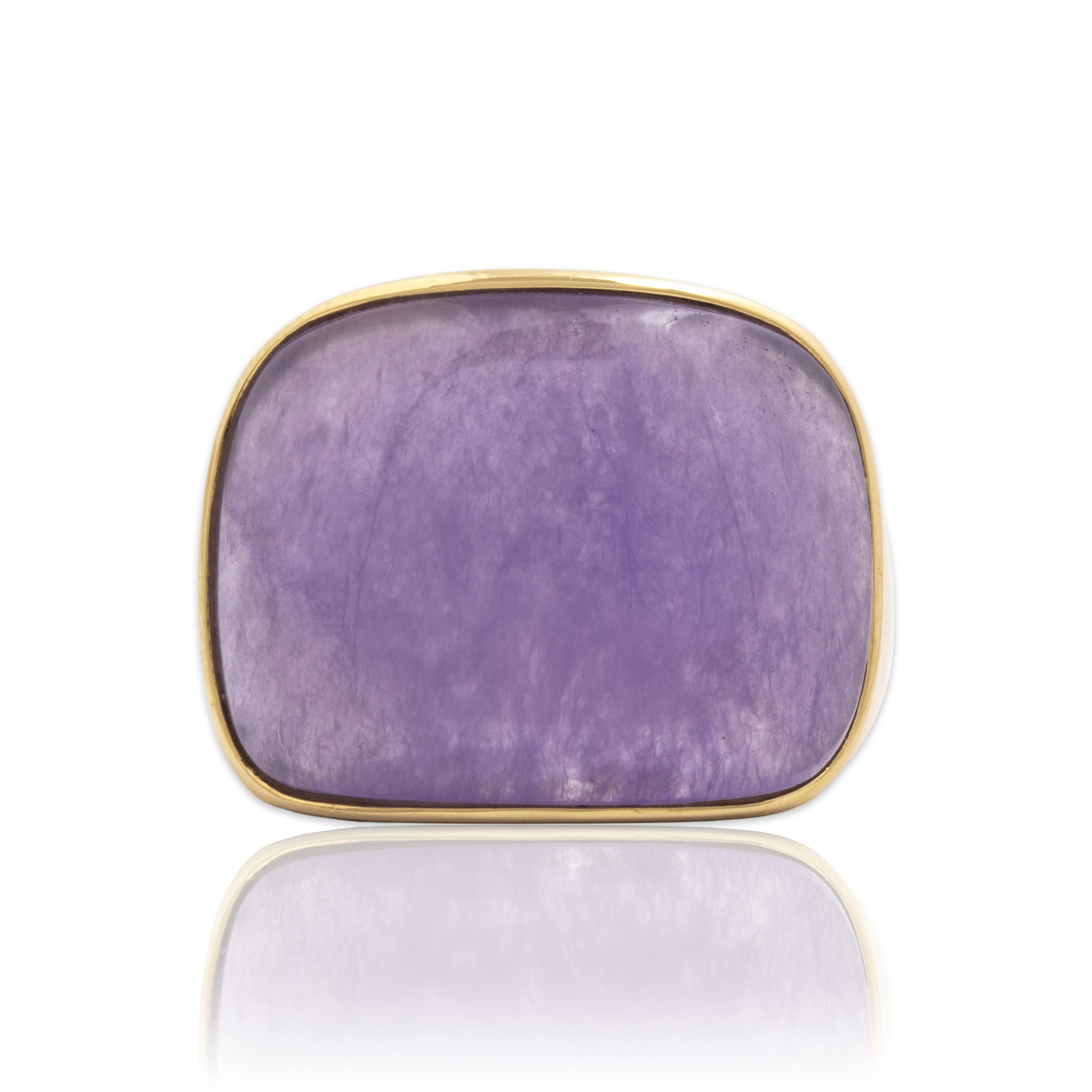Vintage 14k Yellow Gold Lavender Jade Bold Cabochon Ring - Close-up view