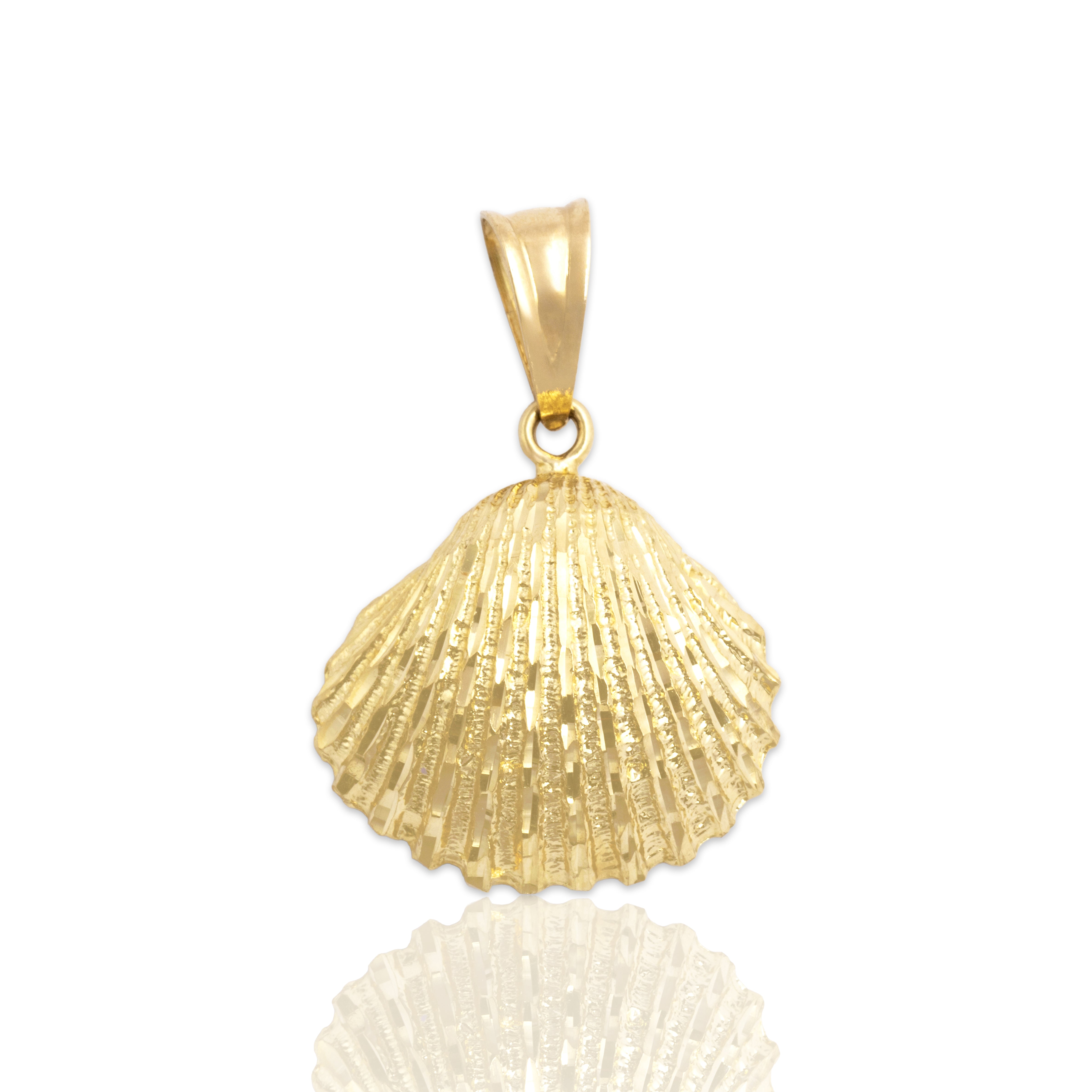 Vintage 14k Yellow Gold Seashell Pendant - Close-up view