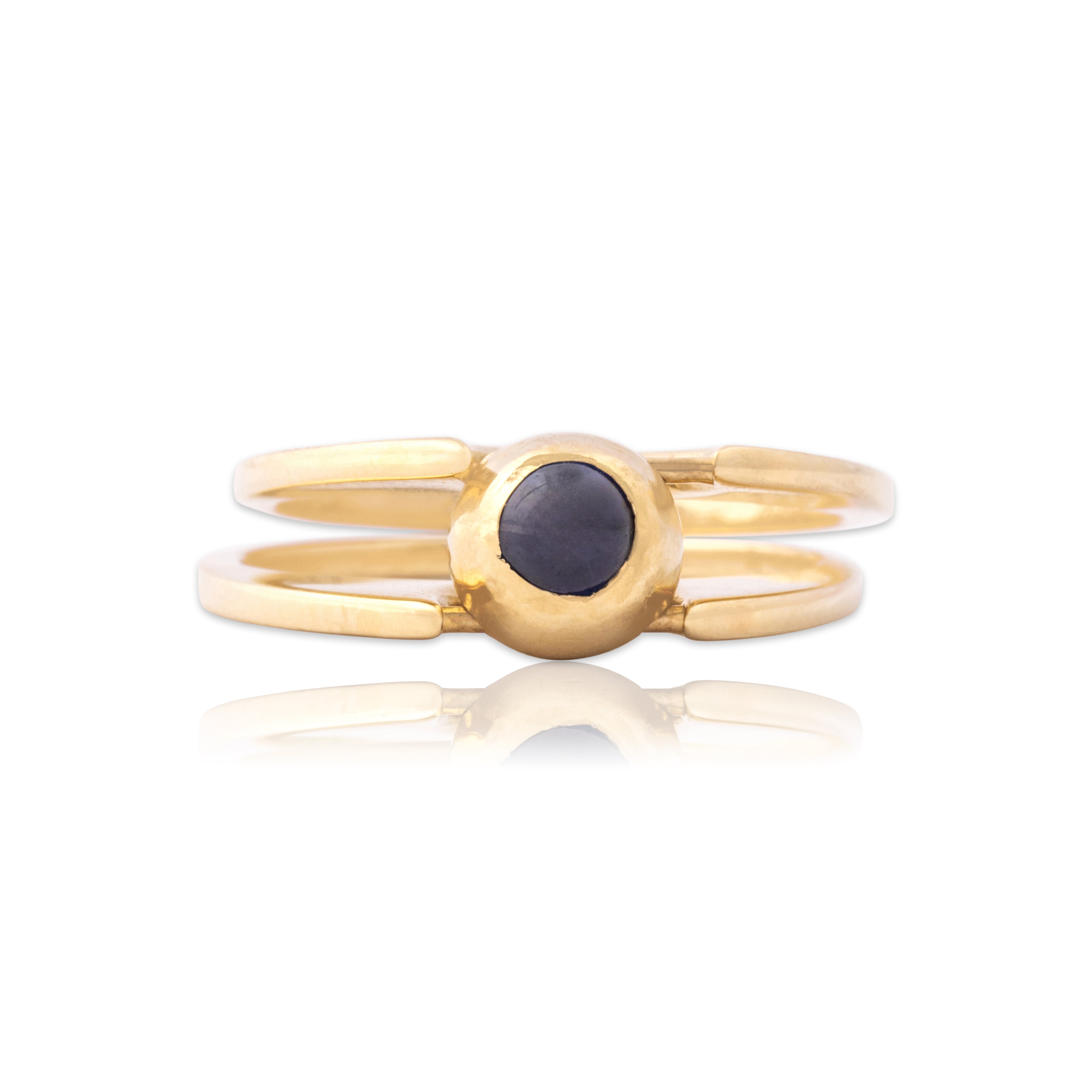 Vintage 14k Yellow Gold Ruby Blue Sapphire Unique Cabochon Flipping Ring - Close-up view