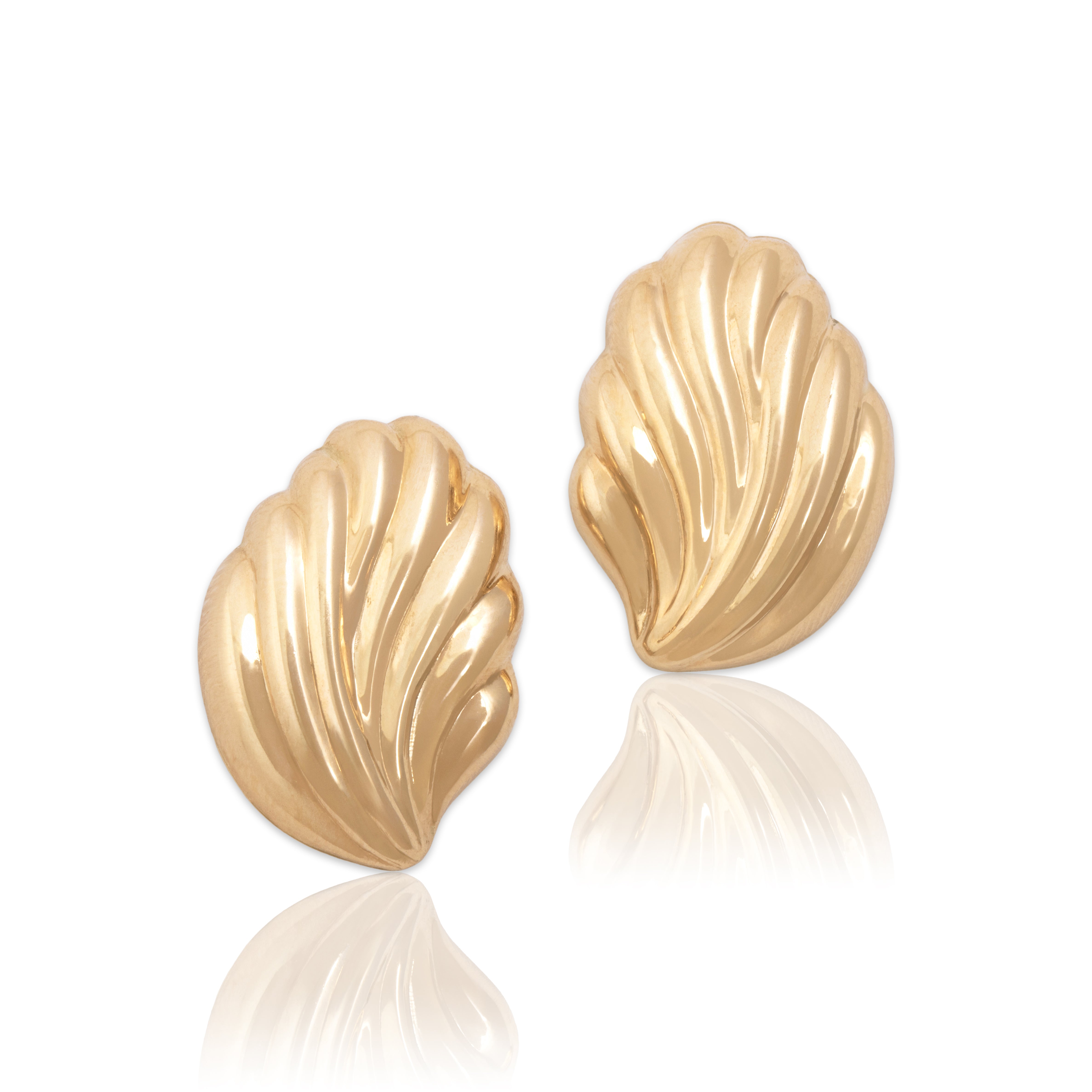 Vintage 14k Yellow Gold Swirling Puffy Shell Stud Earrings - Close-up view