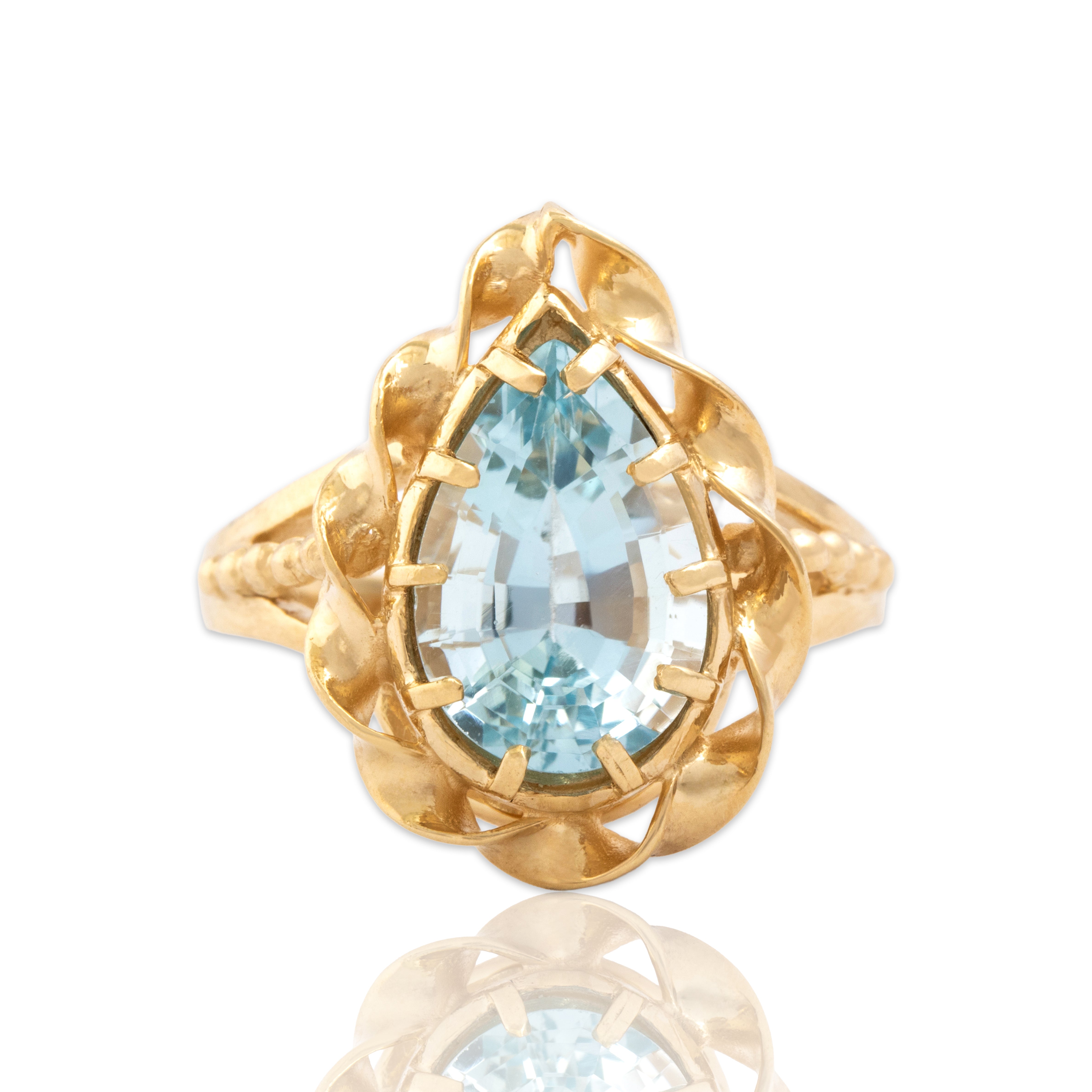 Vintage 14k Yellow Gold 3.57ct Light Blue Topaz Pear Scrolling Border Cocktail Ring - Close-up view