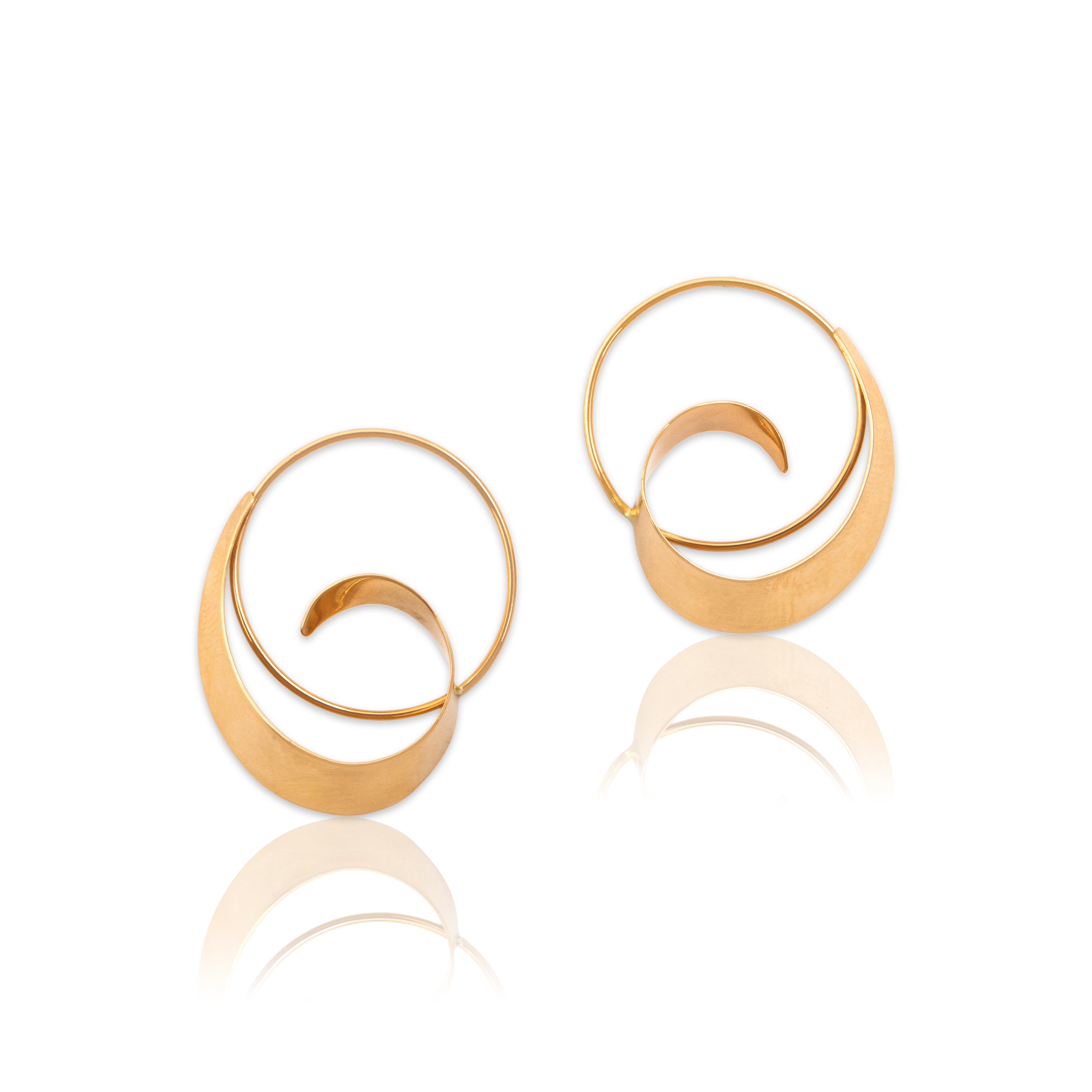 Vintage Large 14k Yellow Gold Abstract Swirl Stud Earrings - Close-up view