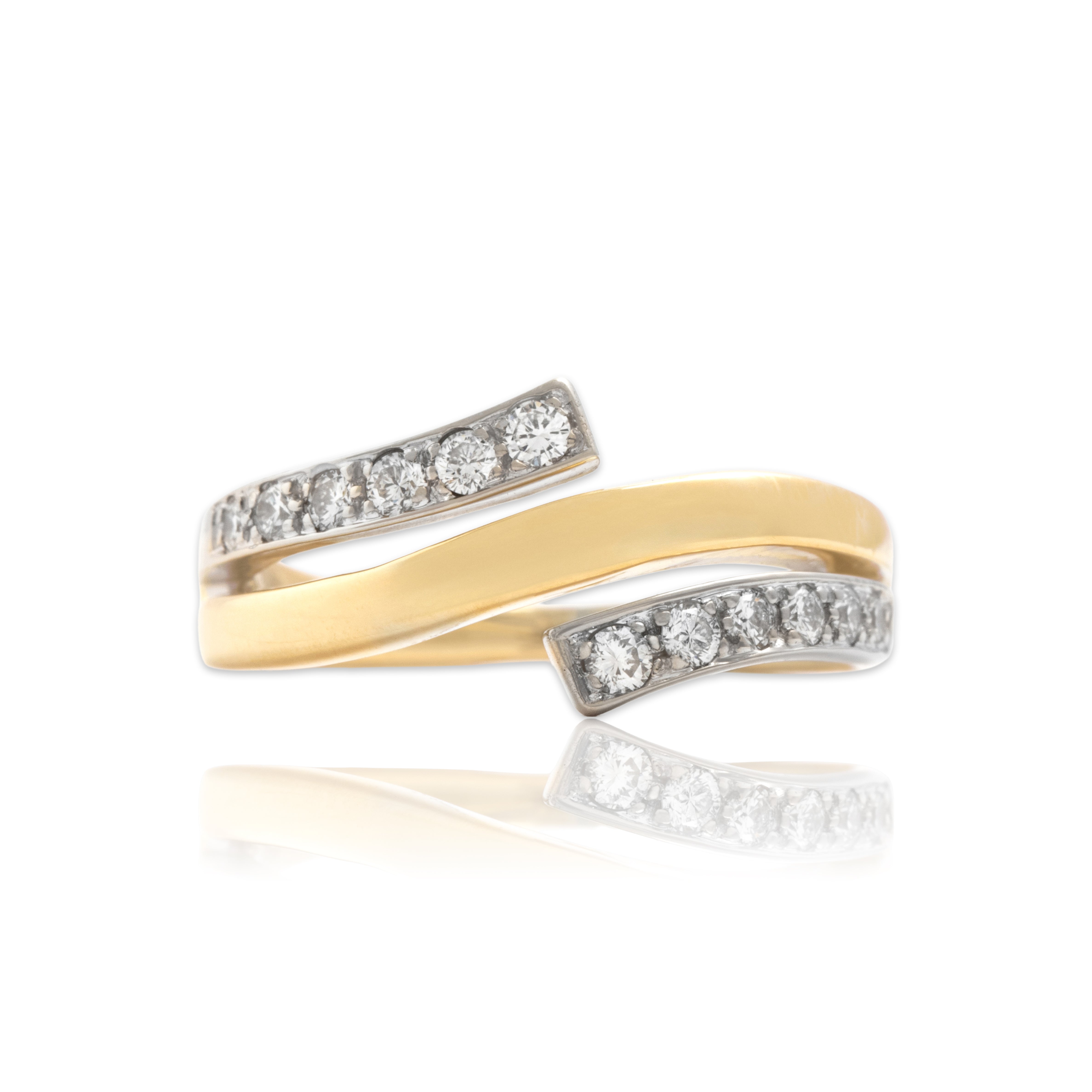 Vintage Heavy 18k Yellow & White Gold Diamond Spectacular Wavy Wrap Band Ring - Close-up view