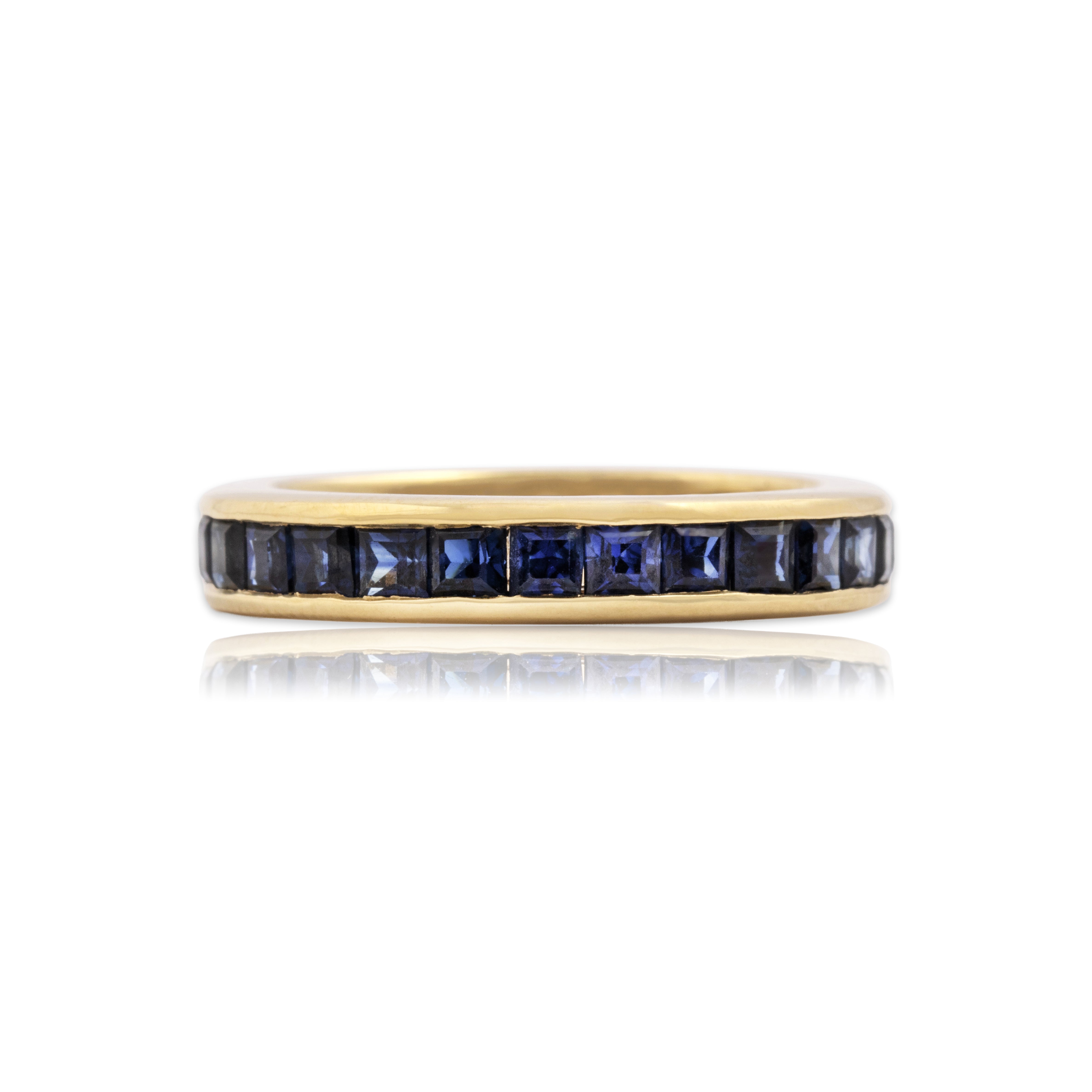 Vintage 18k Yellow Gold 1.39cttw Blue Sapphire Classic Eternity Band Ring - Close-up view