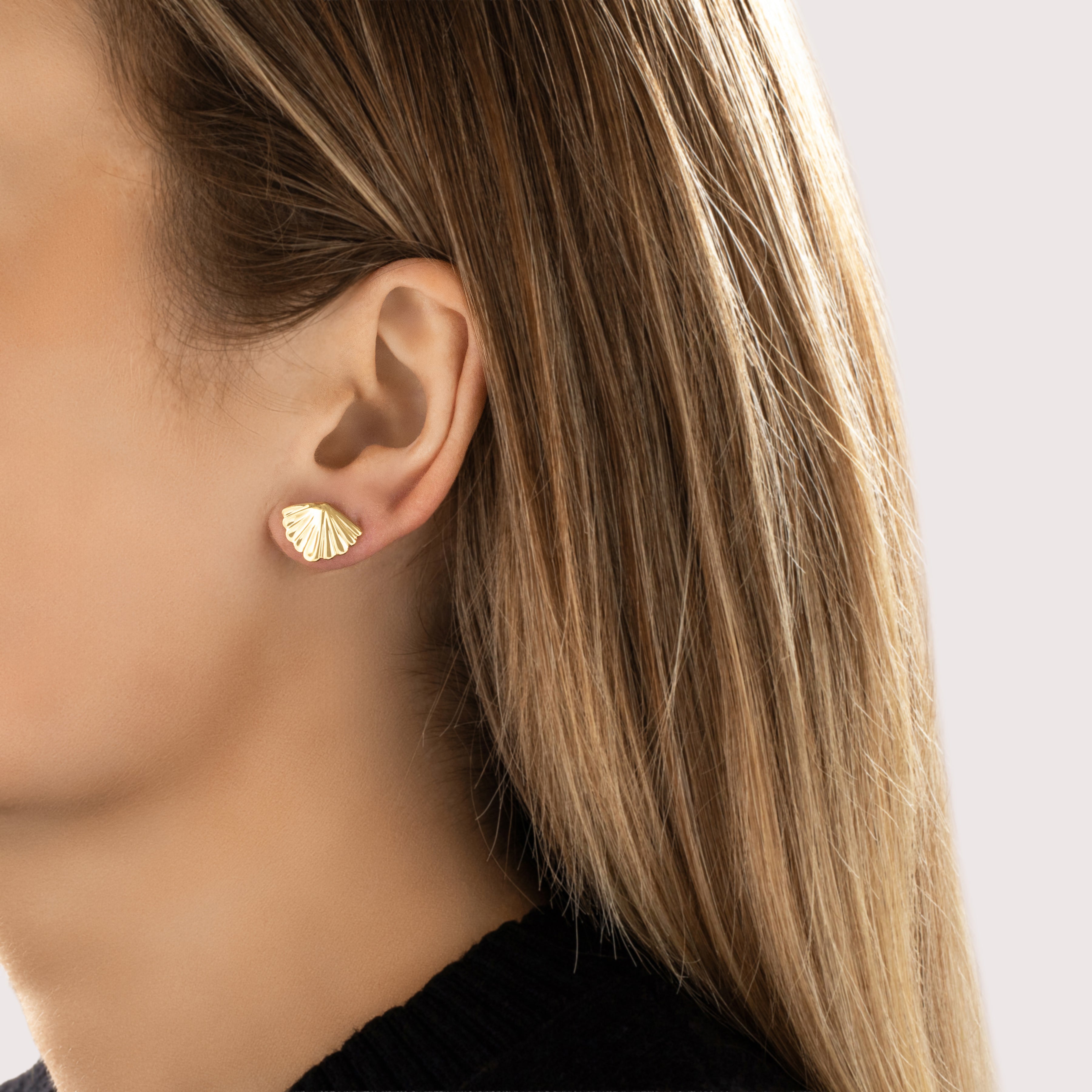 Vintage 18k Yellow Gold Coastal Shell Stud Earrings - On model view