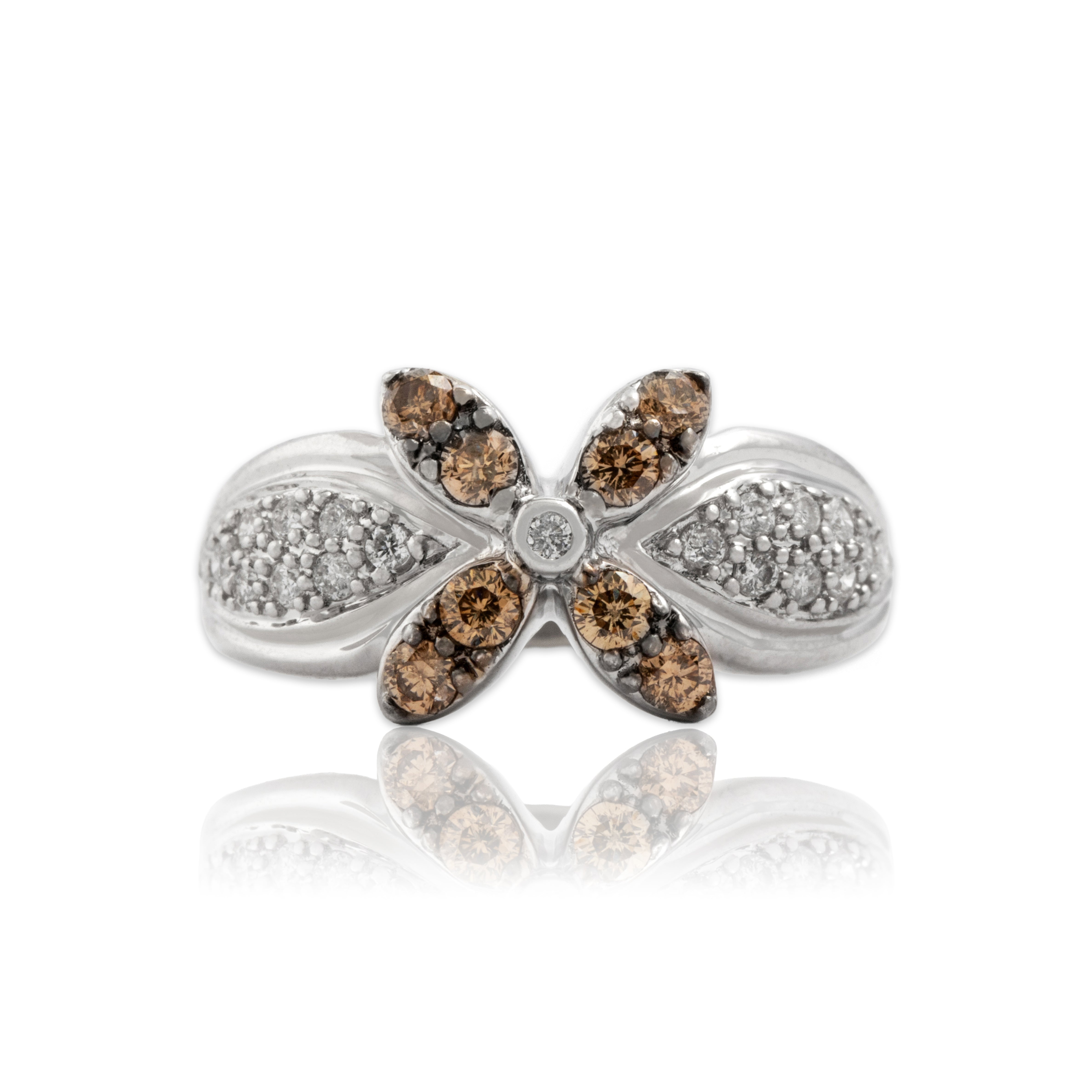 Vintage 18k White Gold Champagne Diamond White Diamond Sparkling Sweet Flower Ring - Close-up view