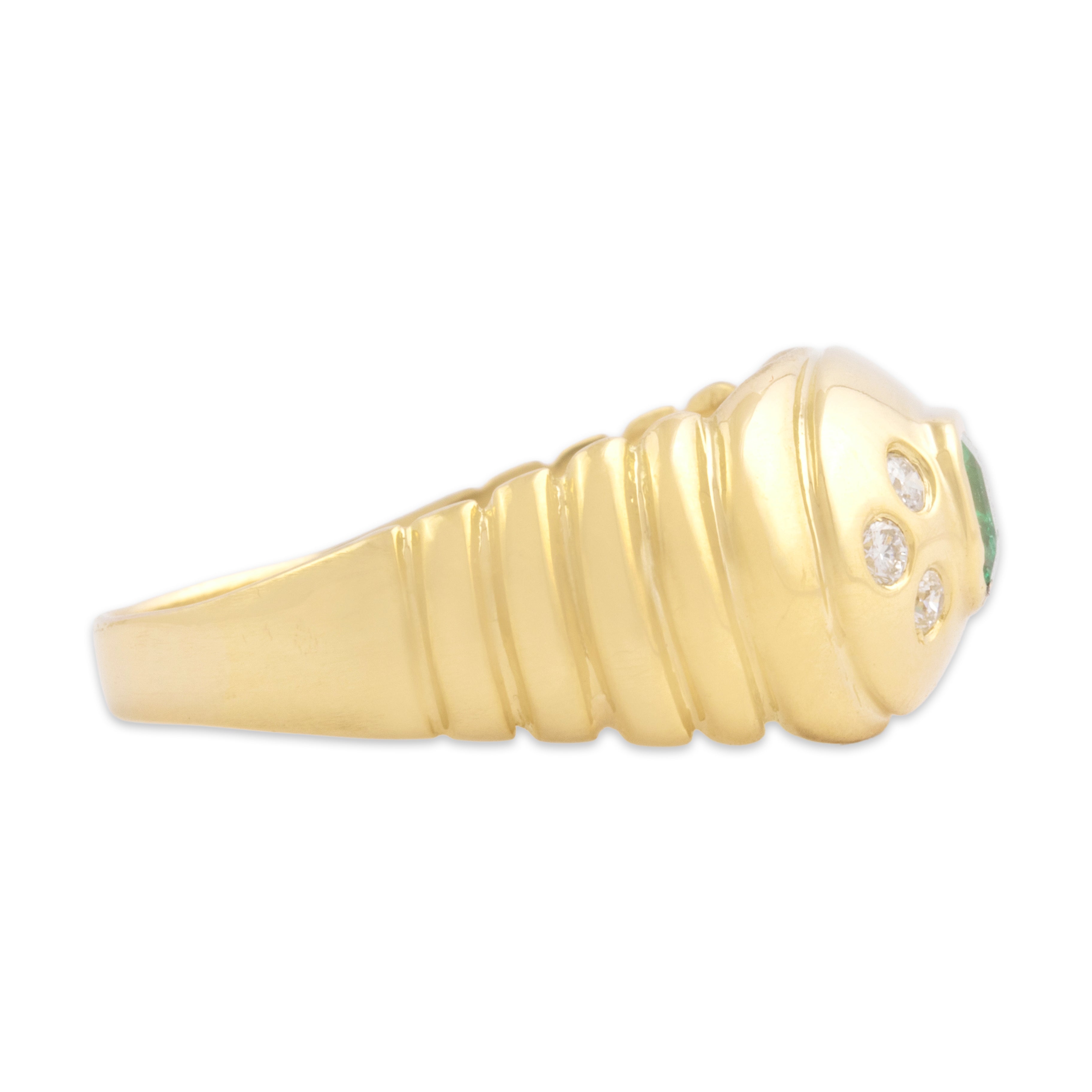 Vintage 18k Yellow Gold Emerald Diamond Modern Ribbed Shoulder Band Ring 8.00