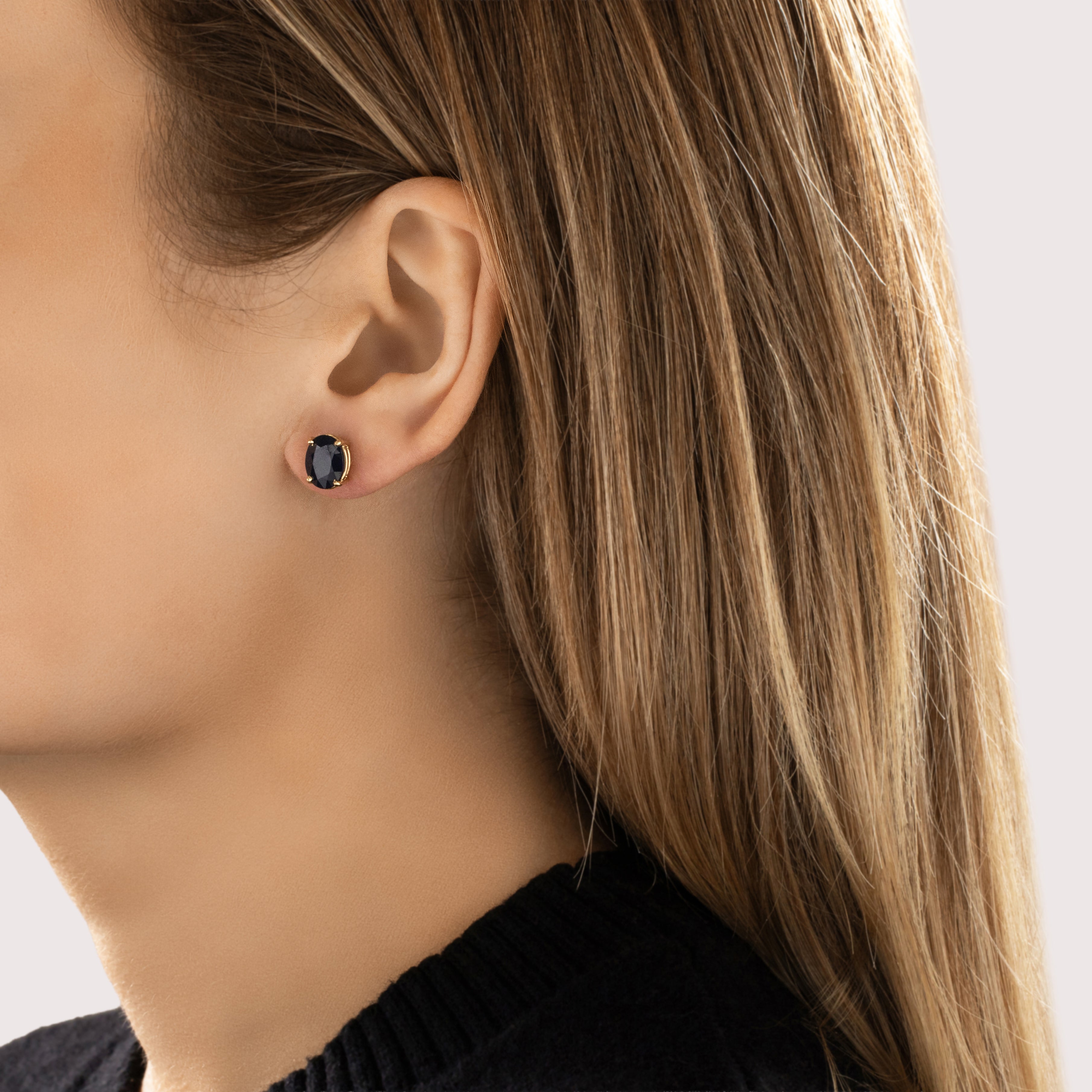 Vintage 14k Yellow Gold 4.5cttw Blue Sapphire Striking Oval Stud Earrings - On model view