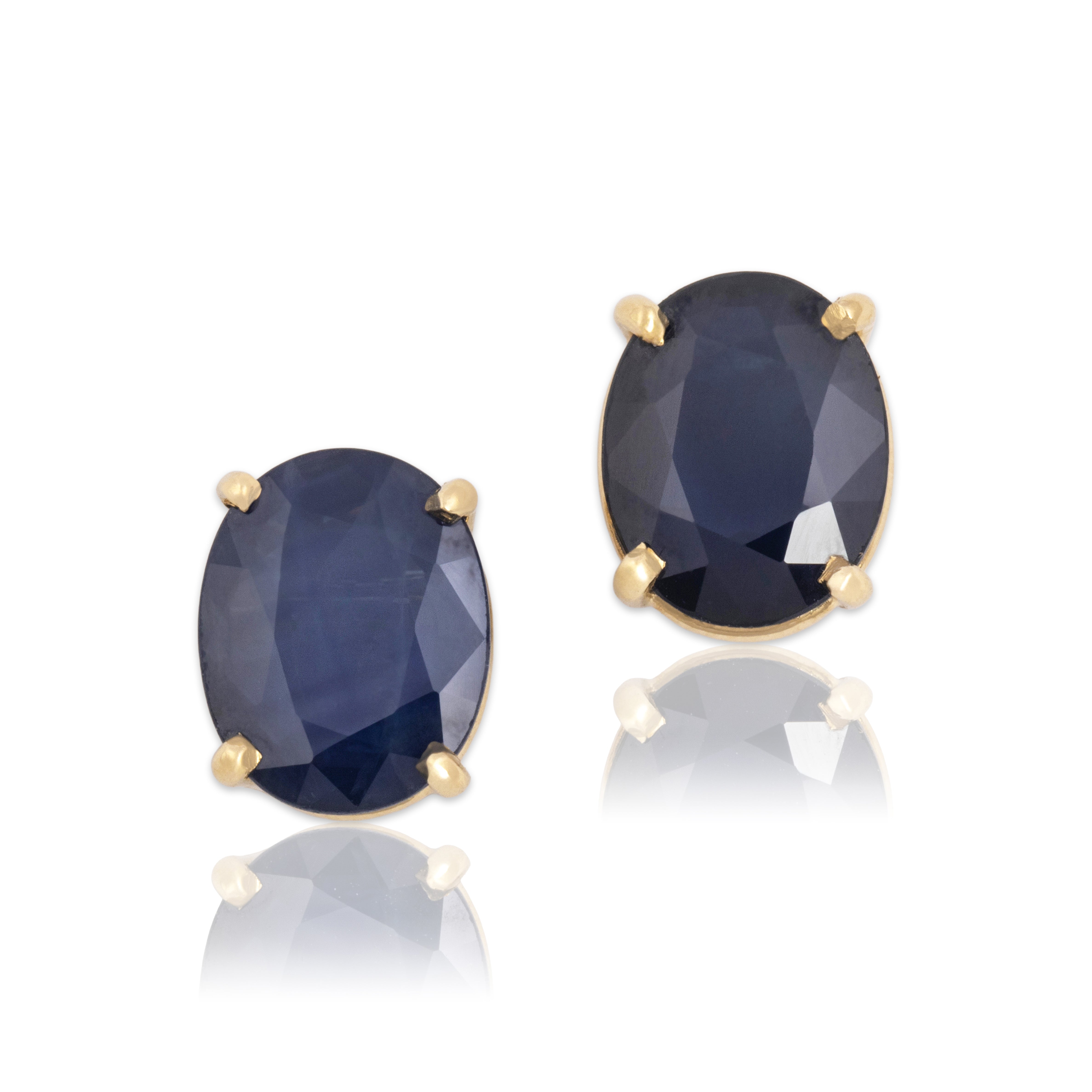 Vintage 14k Yellow Gold 4.5cttw Blue Sapphire Striking Oval Stud Earrings - Close-up view