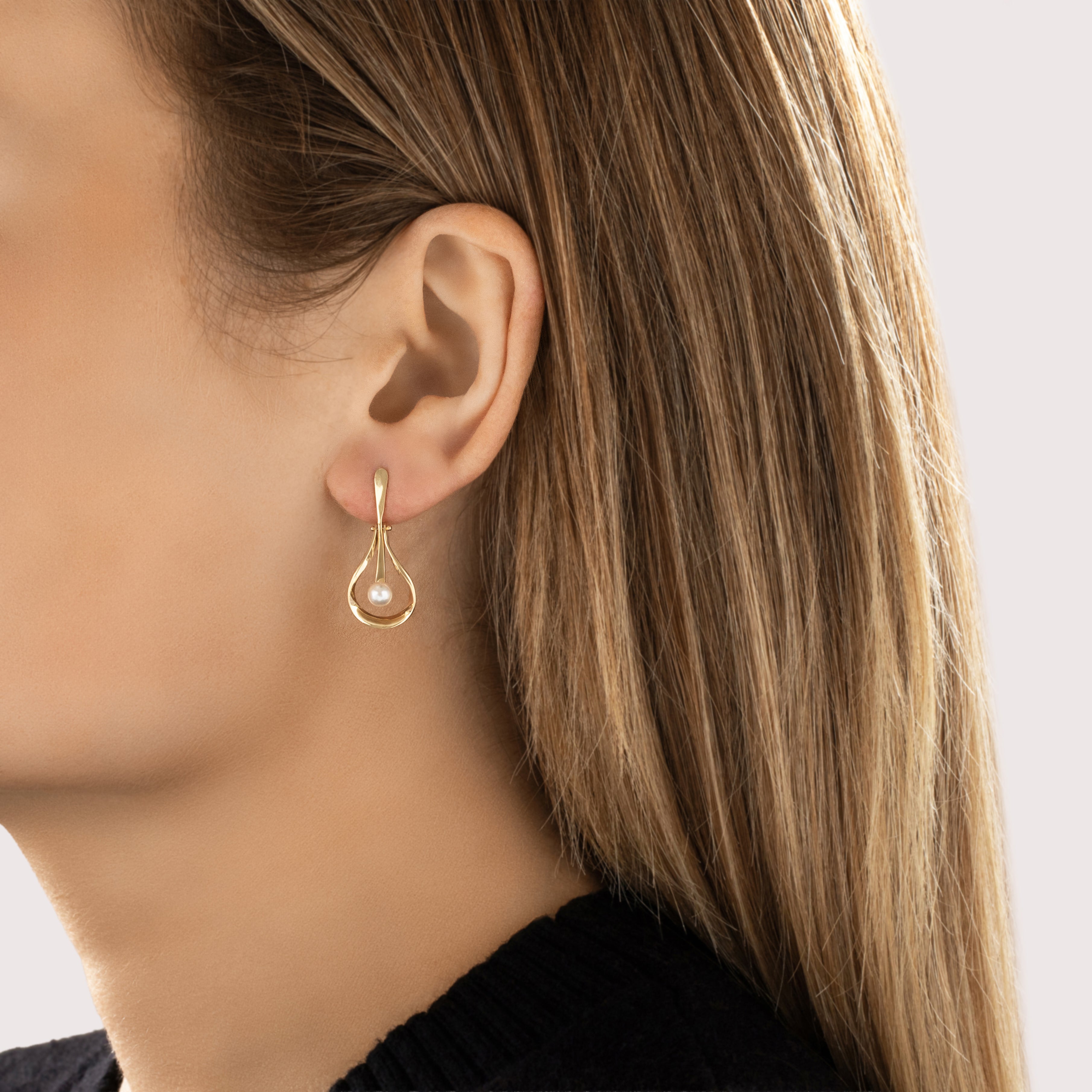 Vintage 14k Yellow Gold Pearl Fluid Hinged Teardrop Dangle Earrings - On model view