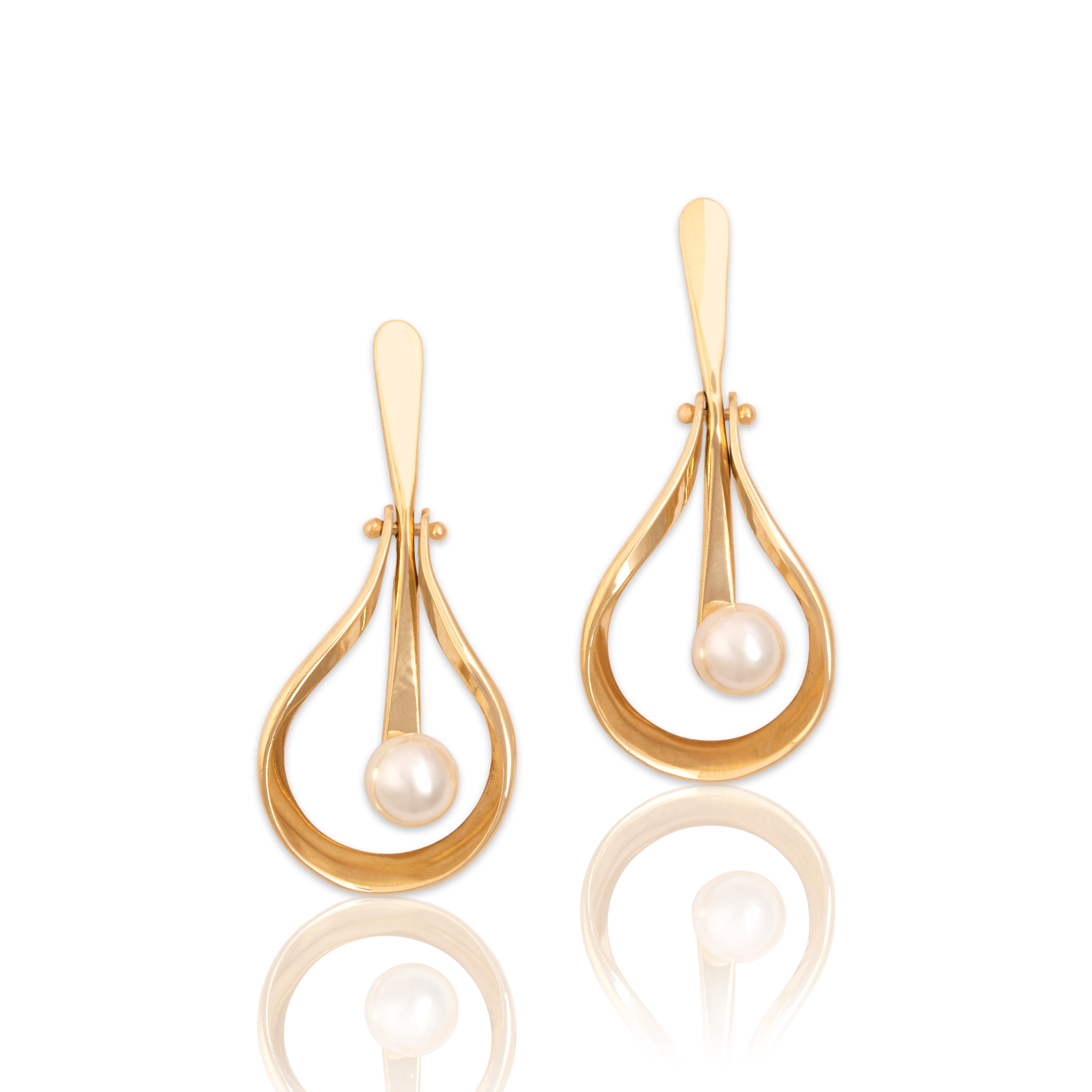 Vintage 14k Yellow Gold Pearl Fluid Hinged Teardrop Dangle Earrings - Close-up view