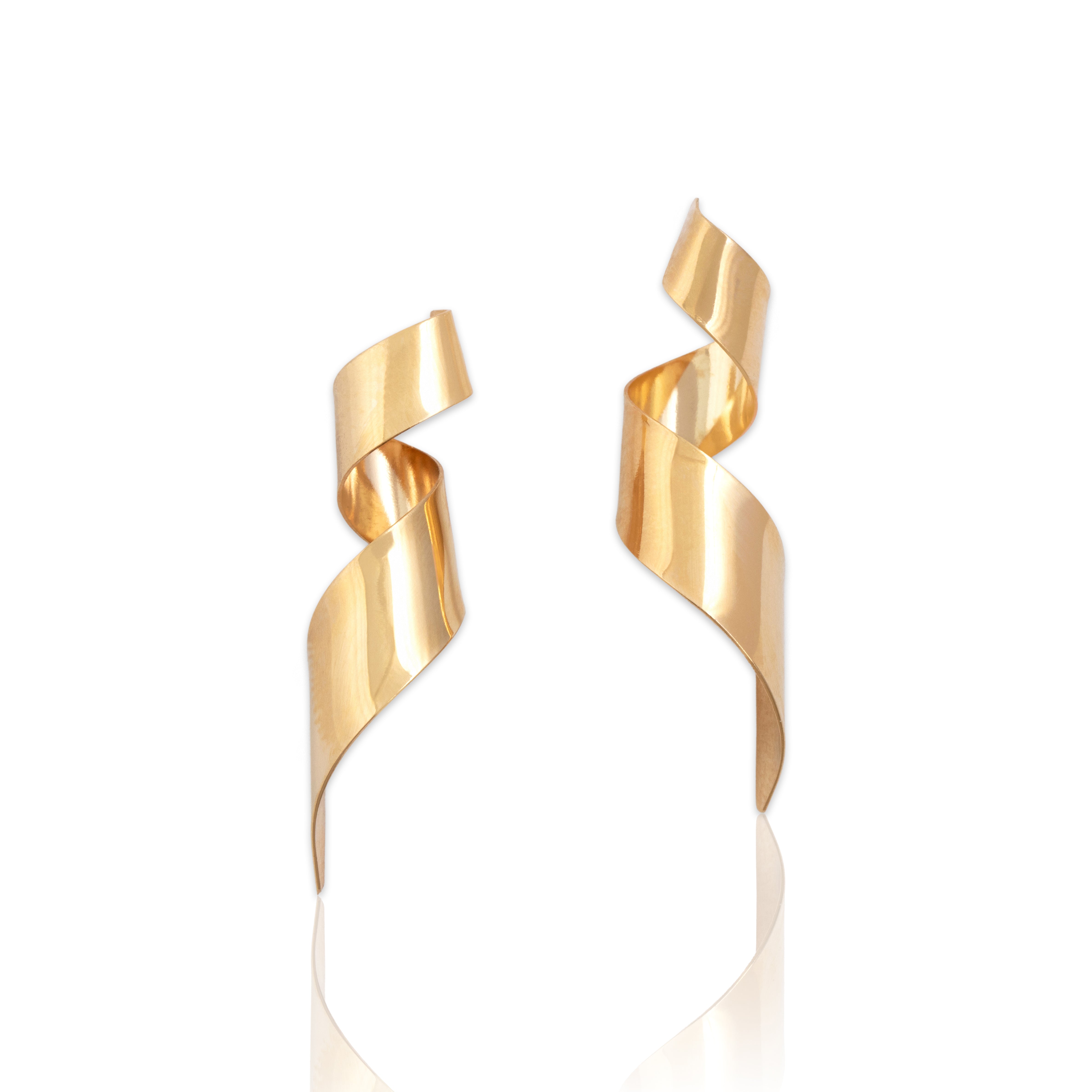 Vintage Lightweight 14k Yellow Gold Spiral Ribbon Drop Earrings - Close-up view