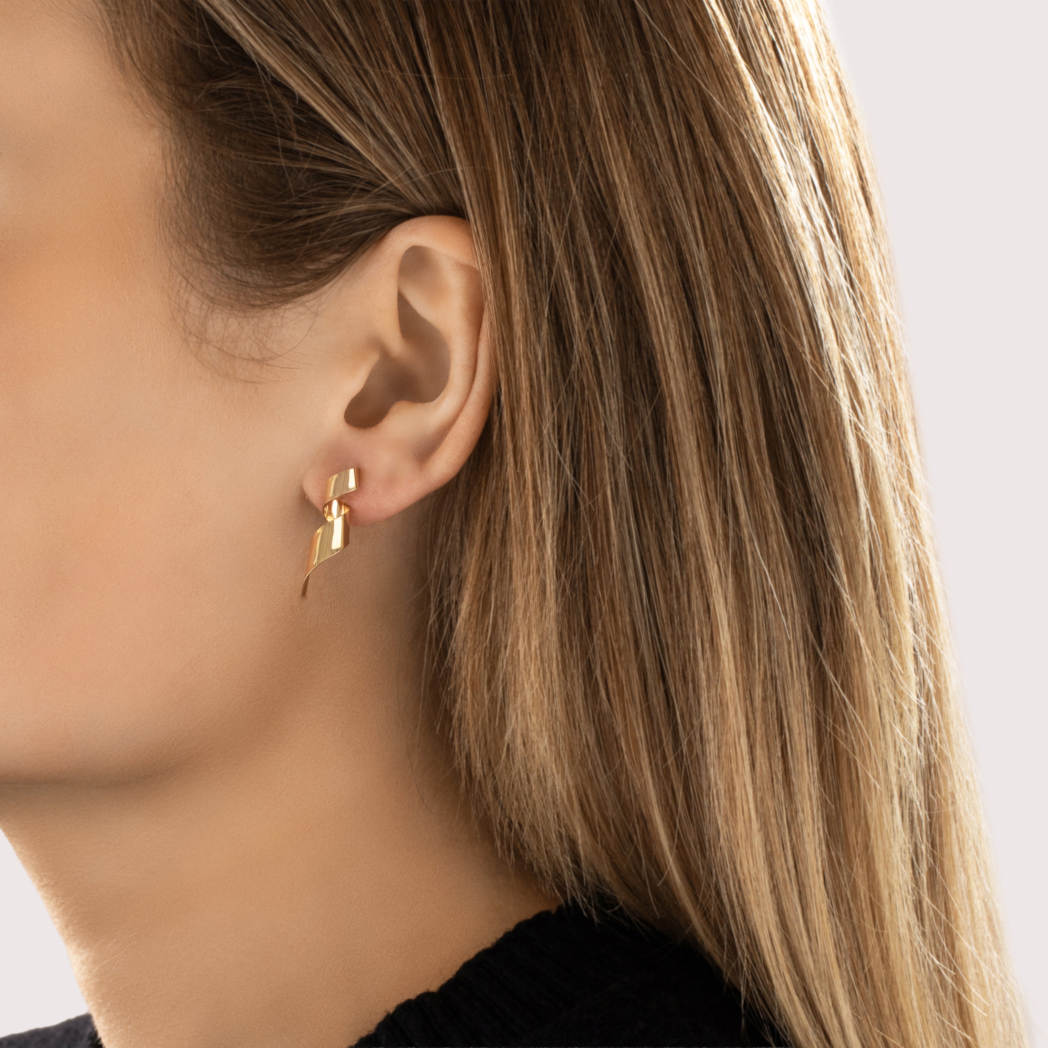 Vintage Lightweight 14k Yellow Gold Spiral Ribbon Drop Earrings - On model view
