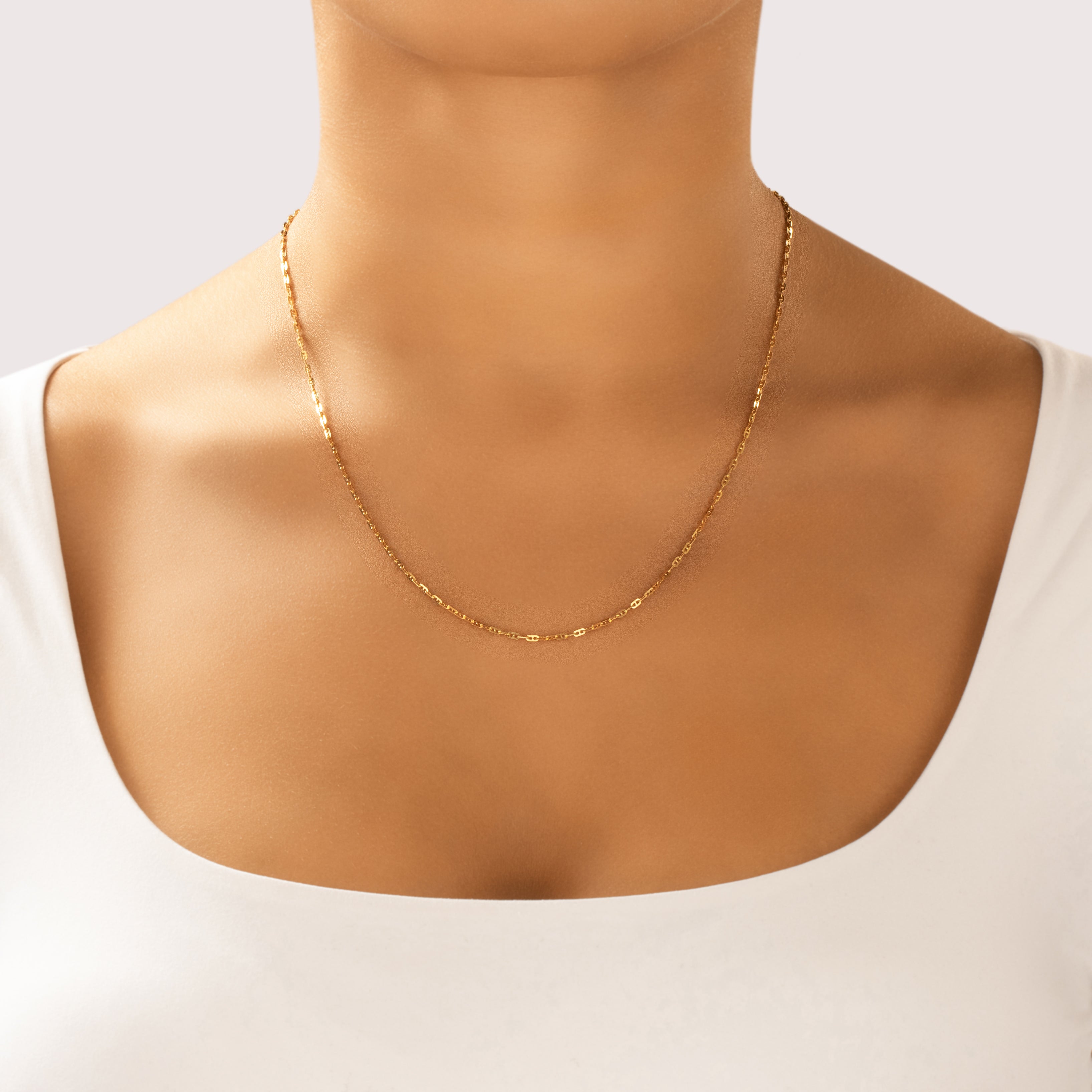 Vintage 18k Yellow Gold Flat Mariner 1.6mm (At Chain) Chain - On model view