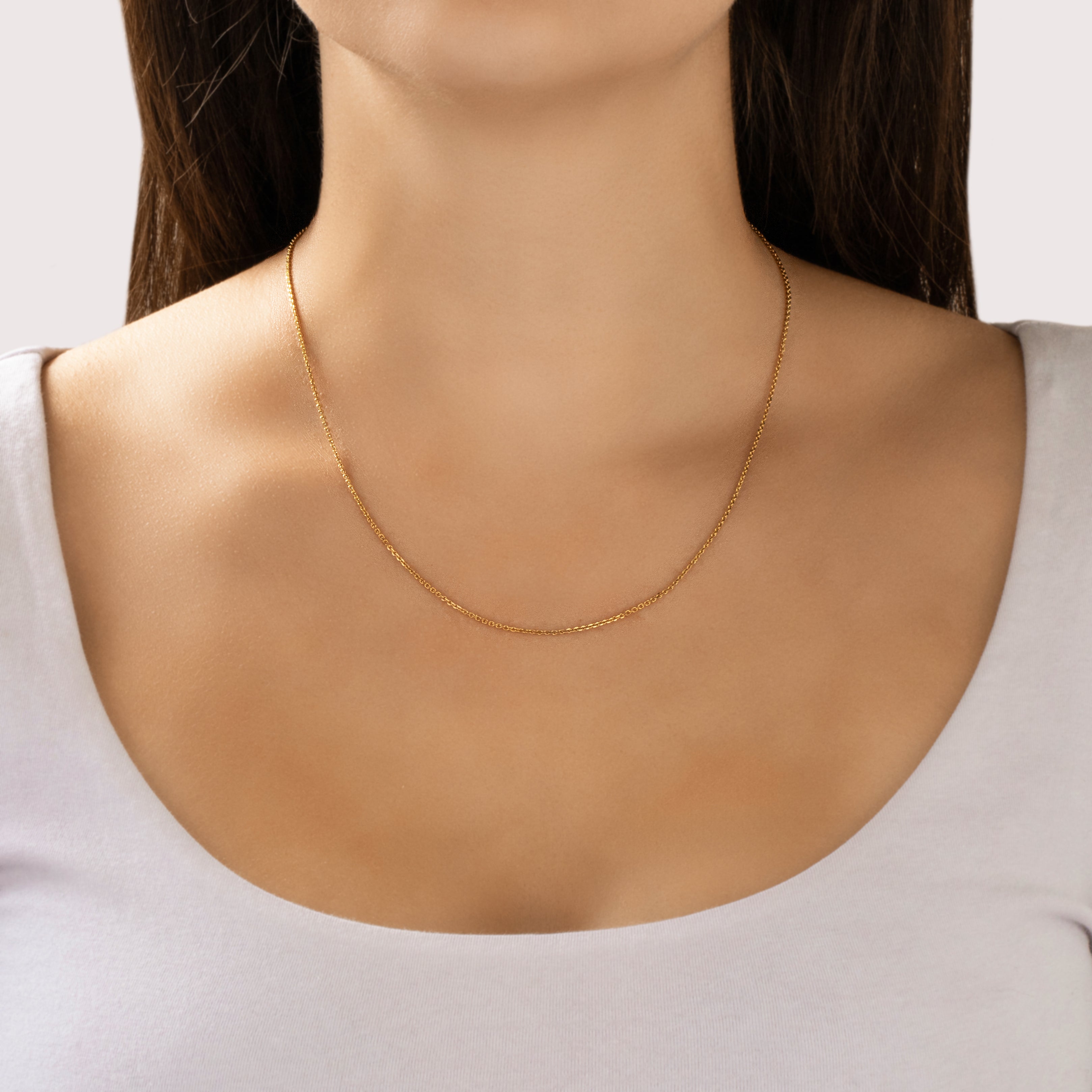 Vintage 18k Yellow Gold Classic Cable Link 1.4mm Chain - On model view
