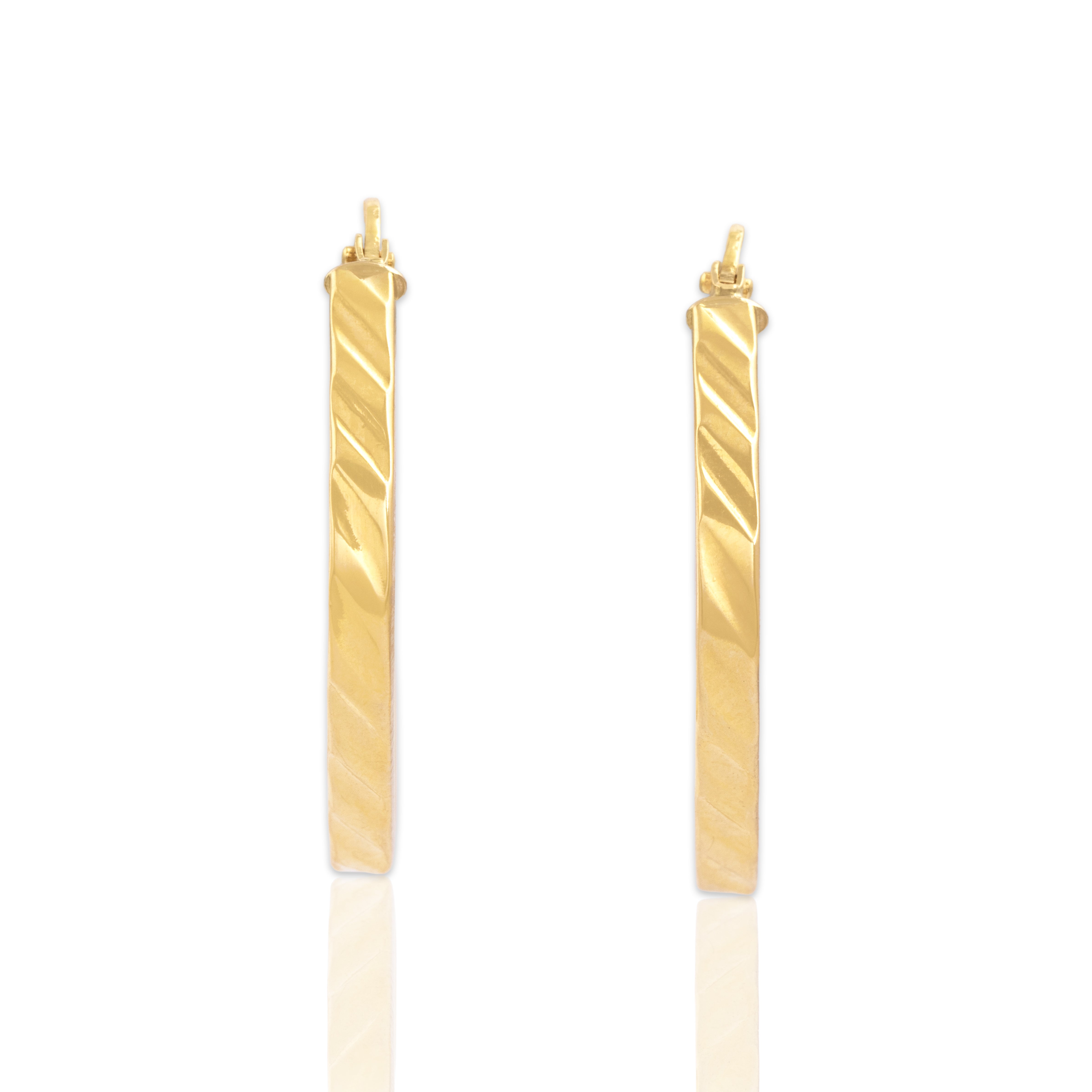 Vintage Italian 18k Yellow Gold Square Textured Geometric Hoop Earrings - Close-up view