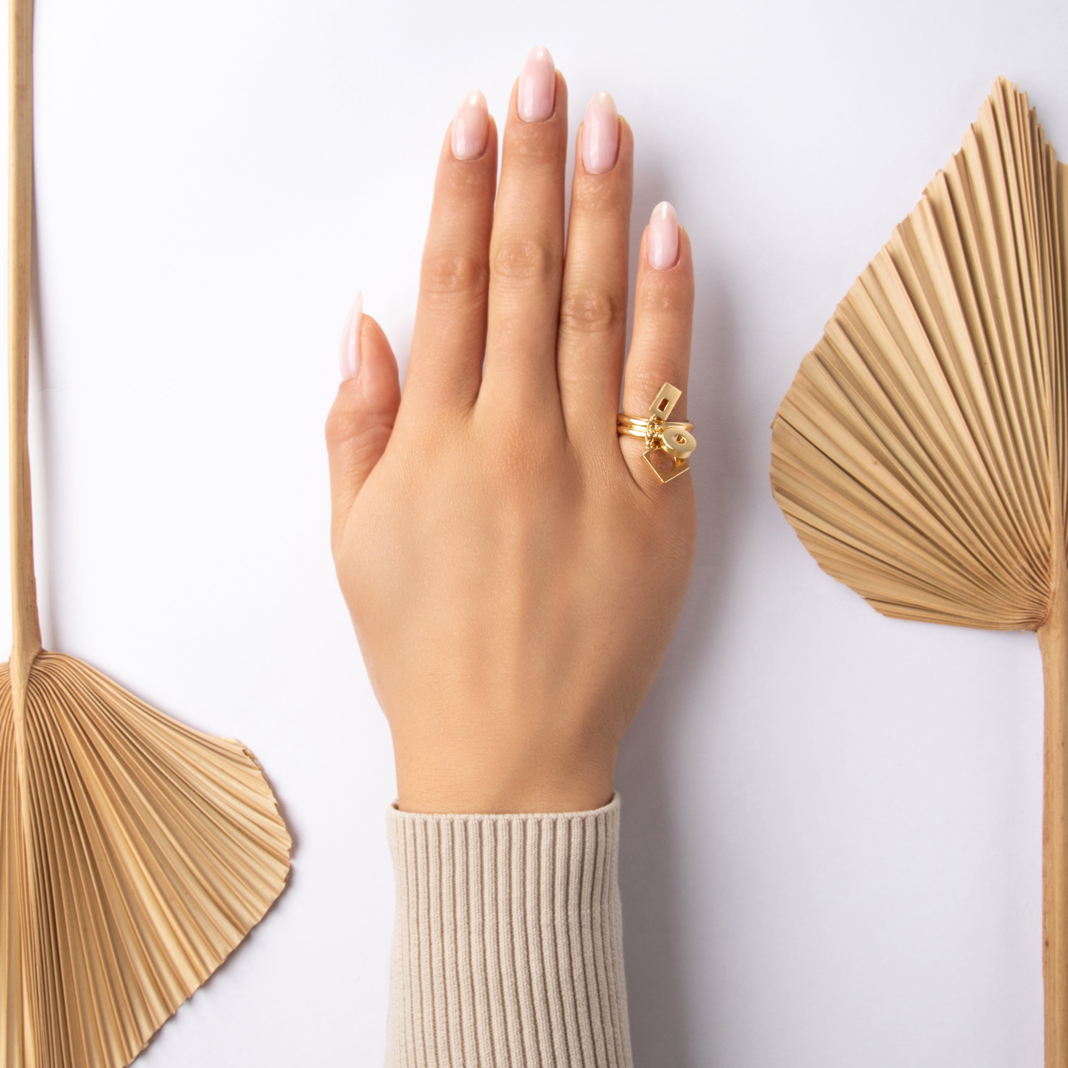 Vintage Italian Heavy 18k Yellow Gold Gleaming Geometric Dangle Ring - On model view