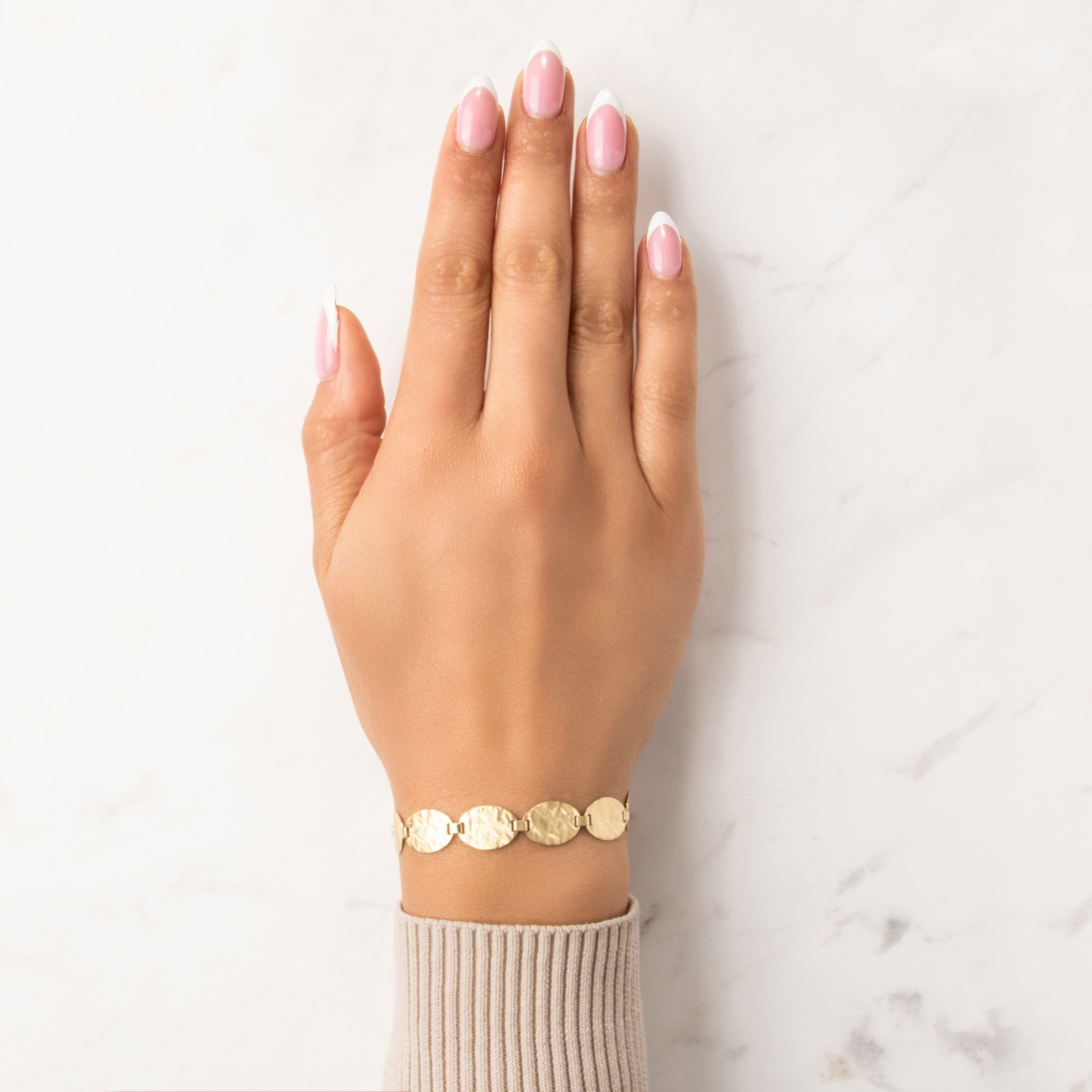 Vintage Italian 14k Yellow Gold Chic Textured Oval Disc Bracelet - On model view