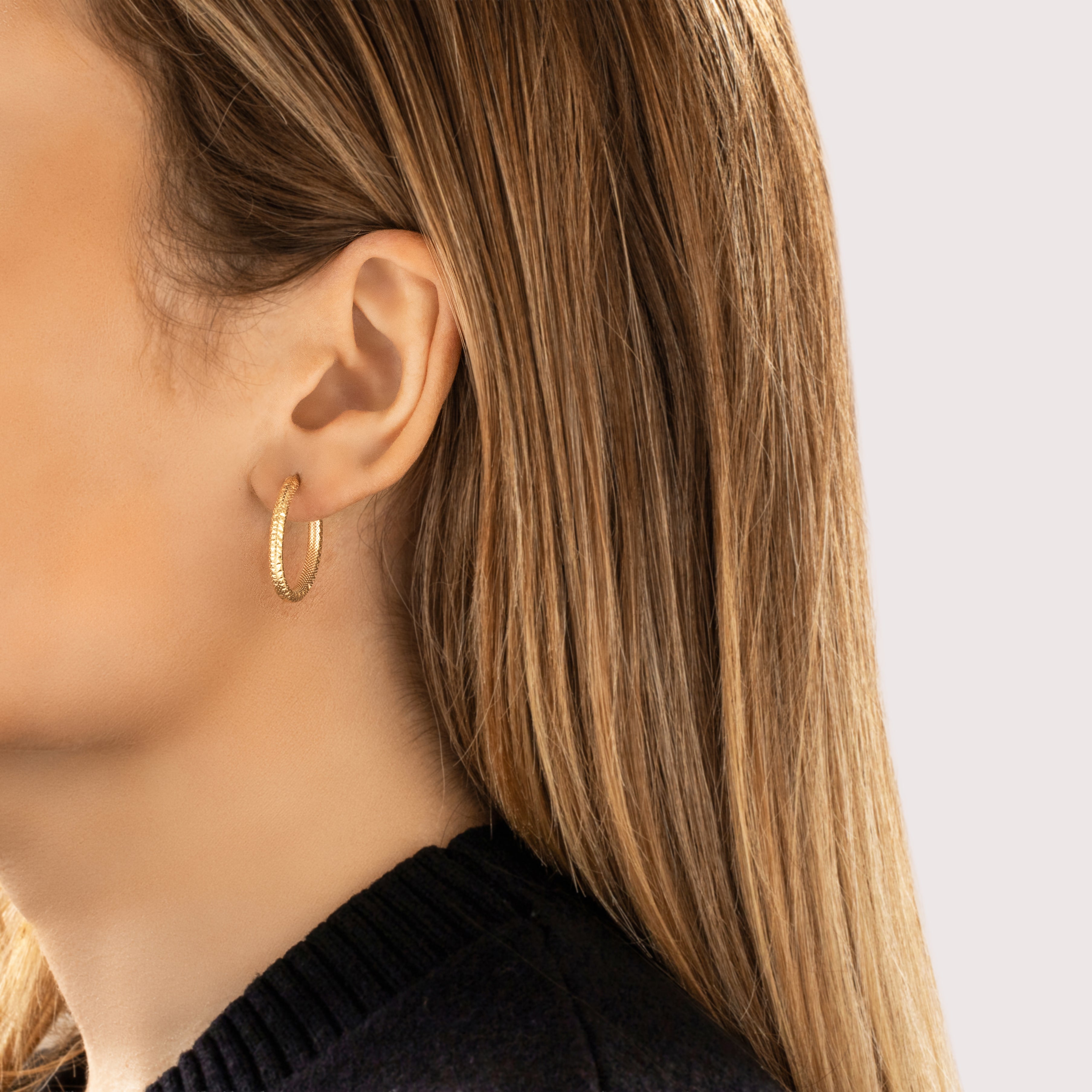 Vintage Lightweight 14k Yellow Gold Glinting Textured Oval Hoop Earrings - On model view