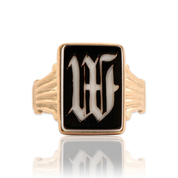 Antique Victorian 10k Rosy Yellow Gold 2.53ct Banded Agate Carved "W" Ring 6.50