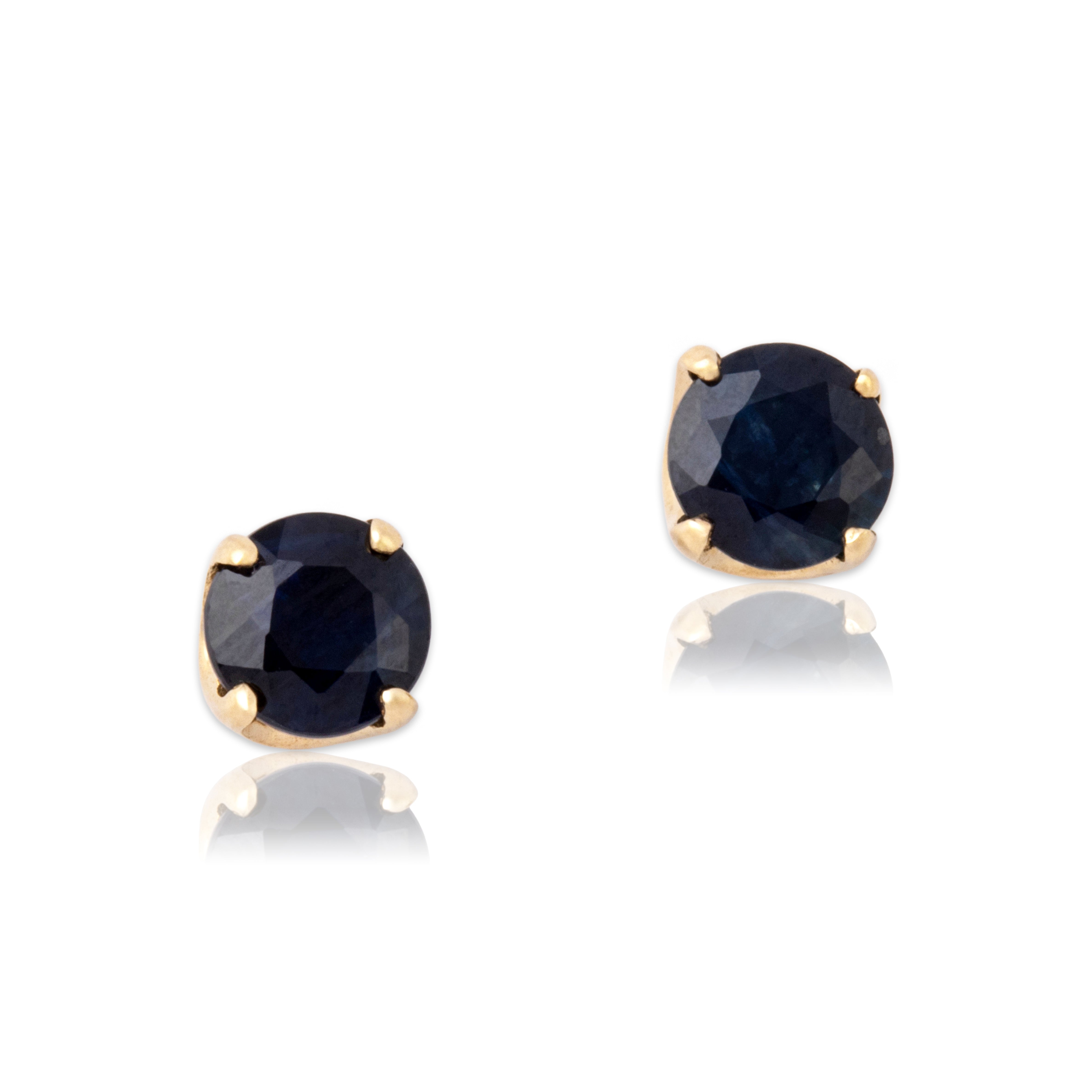 Vintage 14k Yellow Gold .61cttw Blue Sapphire Classic Elegant Stud Earrings - Close-up view