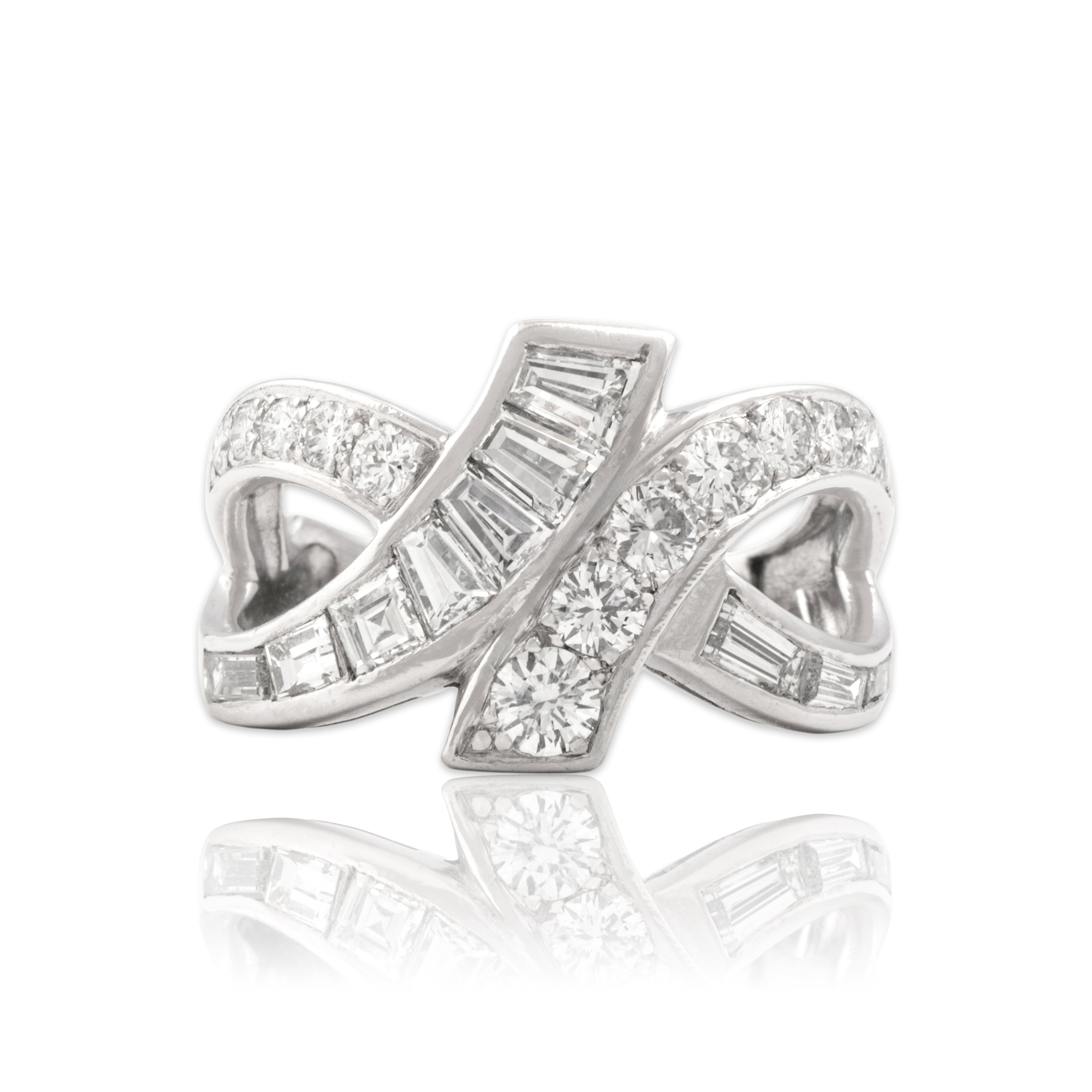 Vintage Platinum 1.49cttw Diamond Dazzling Infinity Bypass Band Ring - Close-up view
