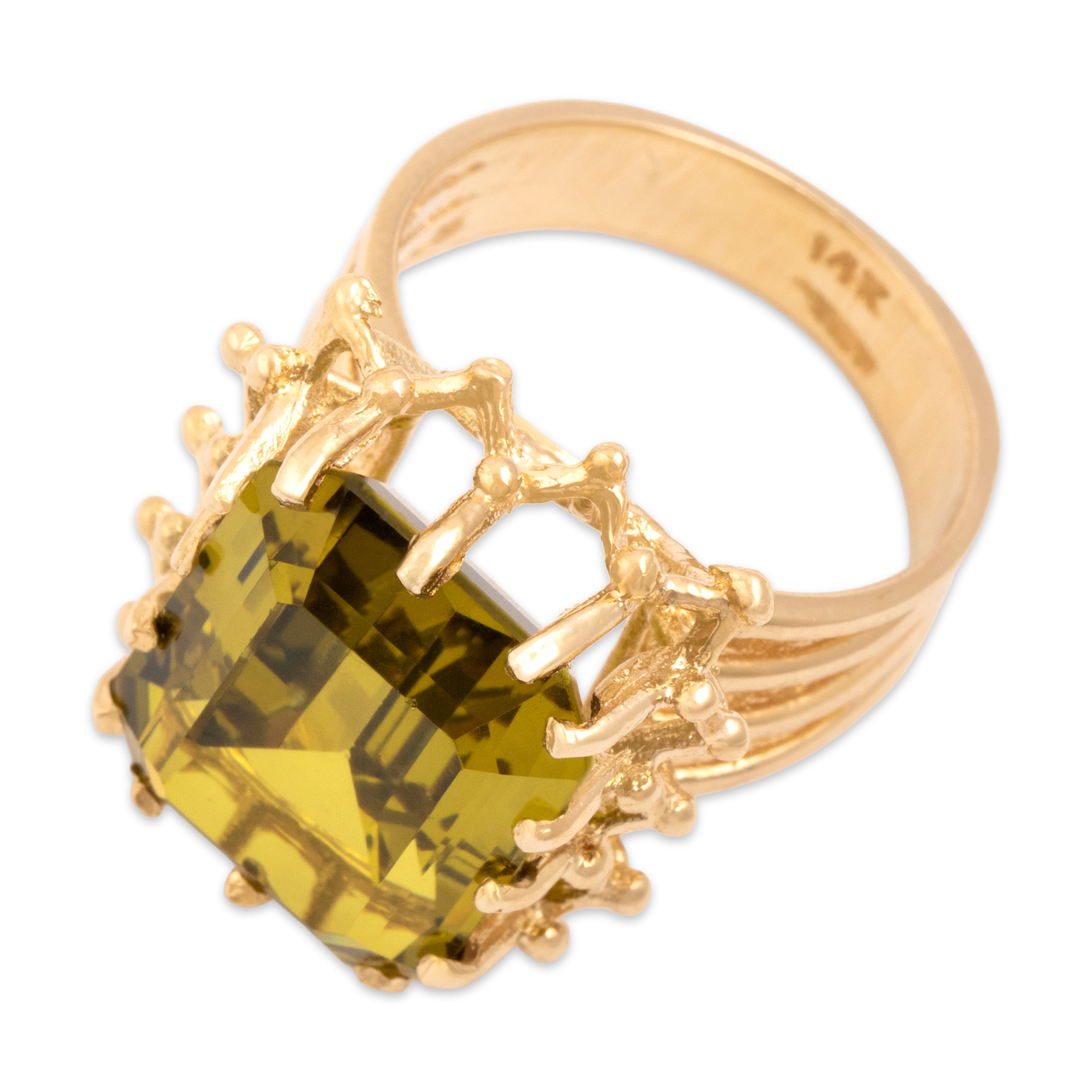 Vintage Large 14k Yellow Gold 13.58ct Olive Green Synthetic Spinel Brutalist Chevron Cocktail Ring - Overall view