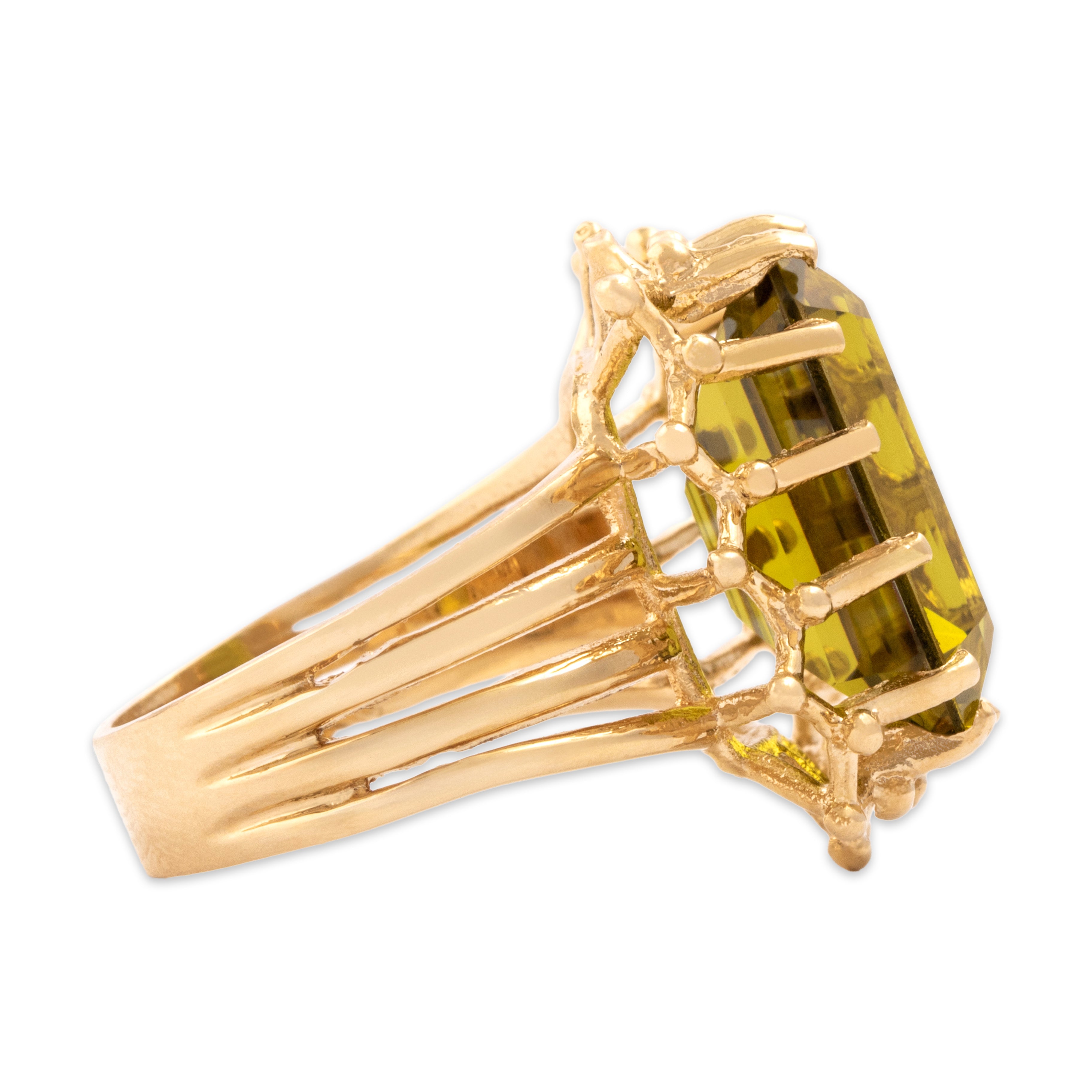 Vintage Large 14k Yellow Gold 13.58ct Olive Green Synthetic Spinel Brutalist Chevron Cocktail Ring - Side view
