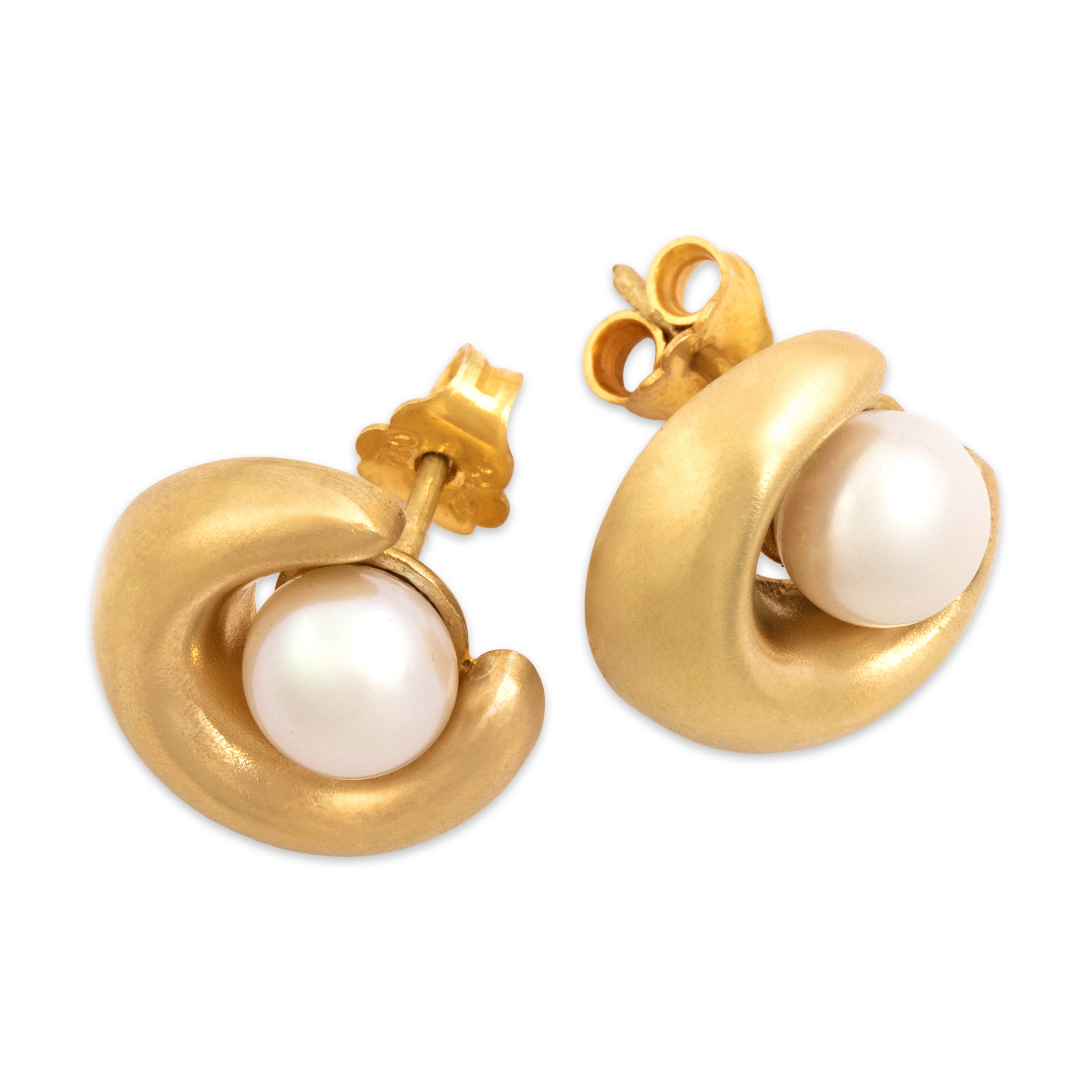 Vintage 18k Yellow Gold Pearl Brushed Crescent Moon Stud Earrings - Overall view