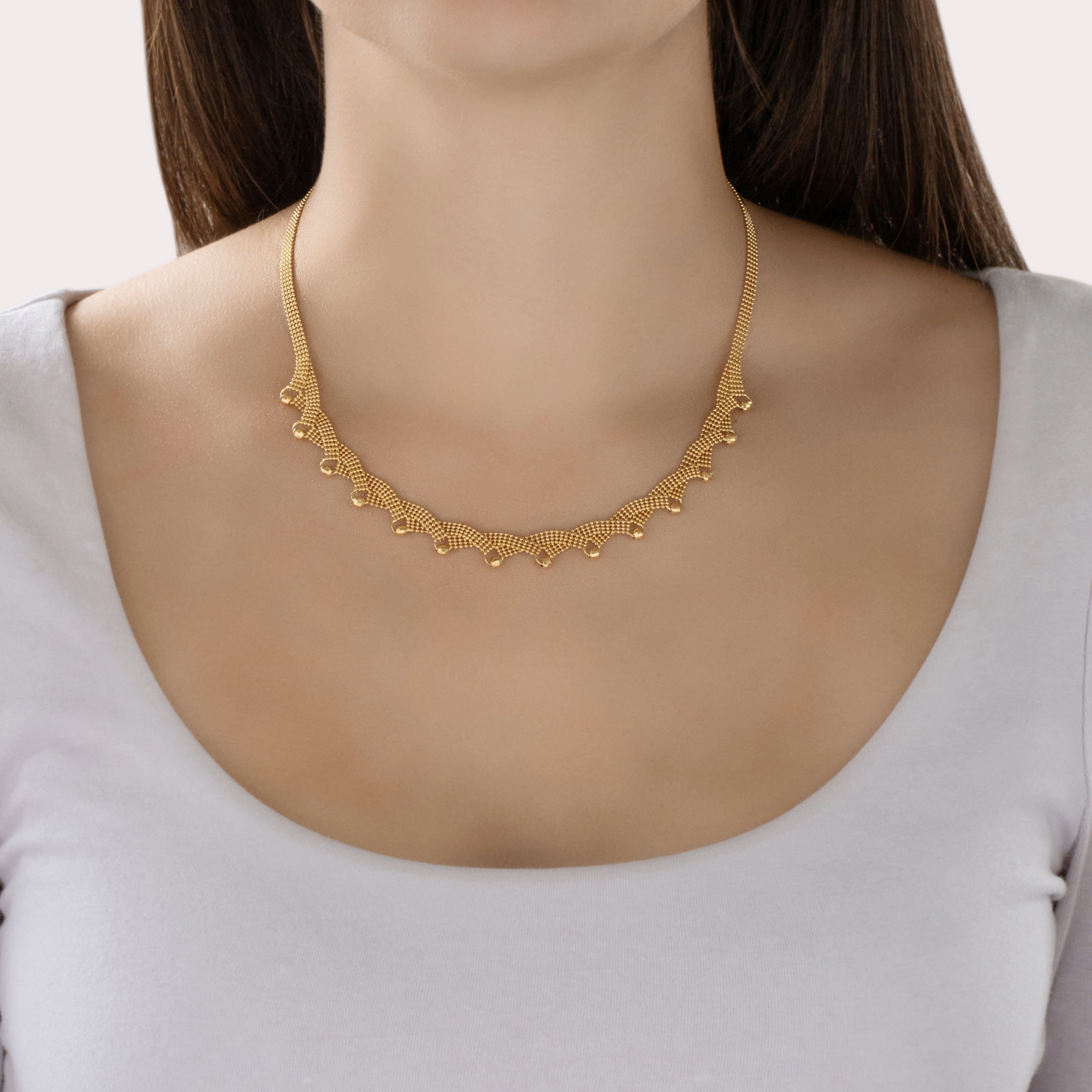 Vintage Italian 18k Yellow Gold Glittering Chevron Bead Chain Necklace - On model view