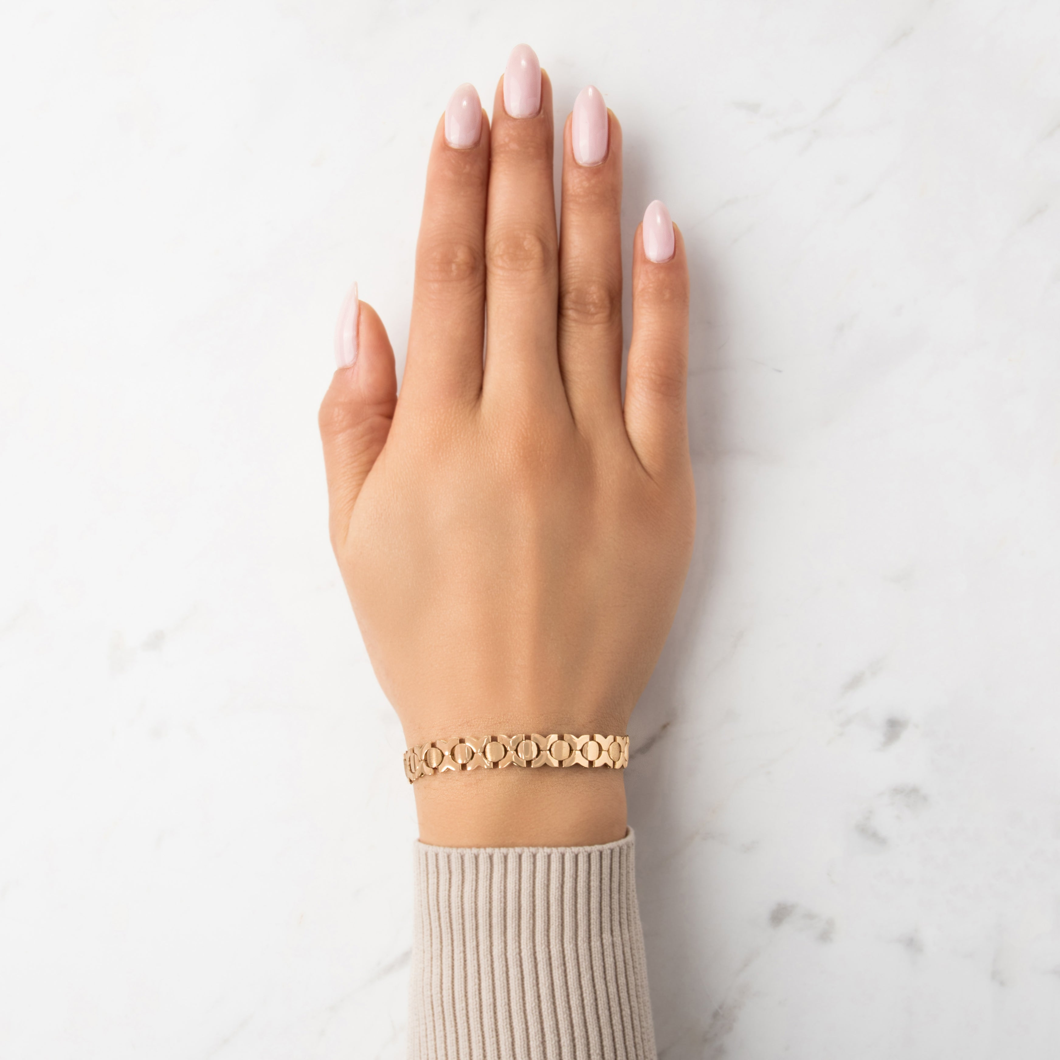 Vintage Italian 14k Yellow Gold Alternating Brushed Xo Bracelet - On model view