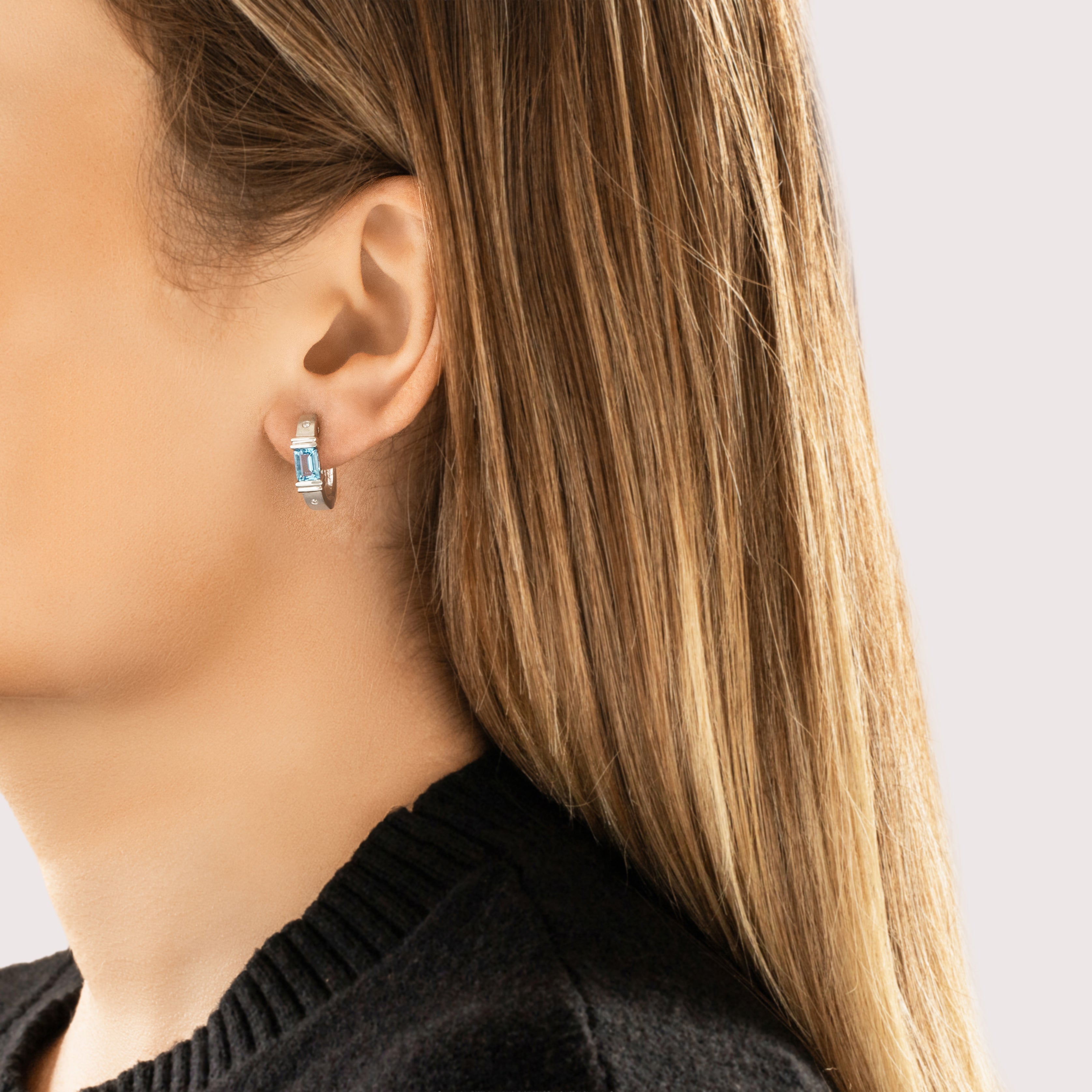 Vintage 14k White Gold 2.09cttw Blue Topaz Diamond Chic Brushed Hoop Earrings - On model view