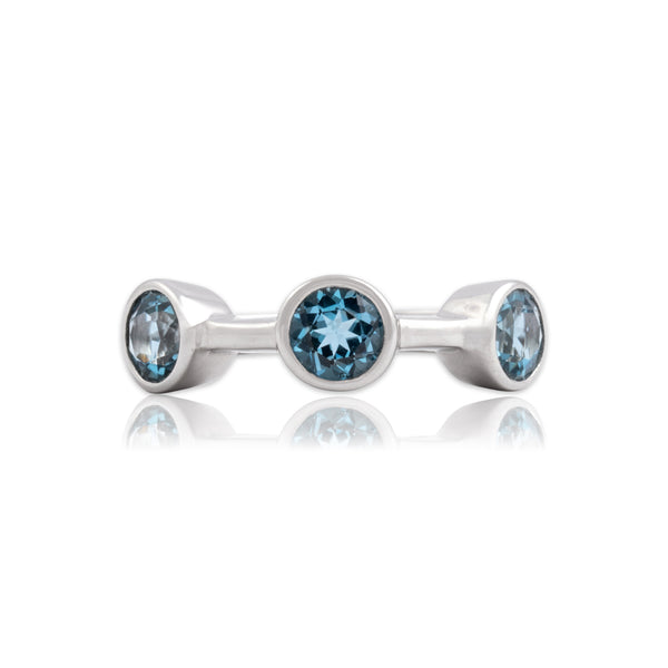 Estate 14k White Gold 1.76cttw Blue Topaz Chic Modern Bezel-Set Trio Ring 7.00